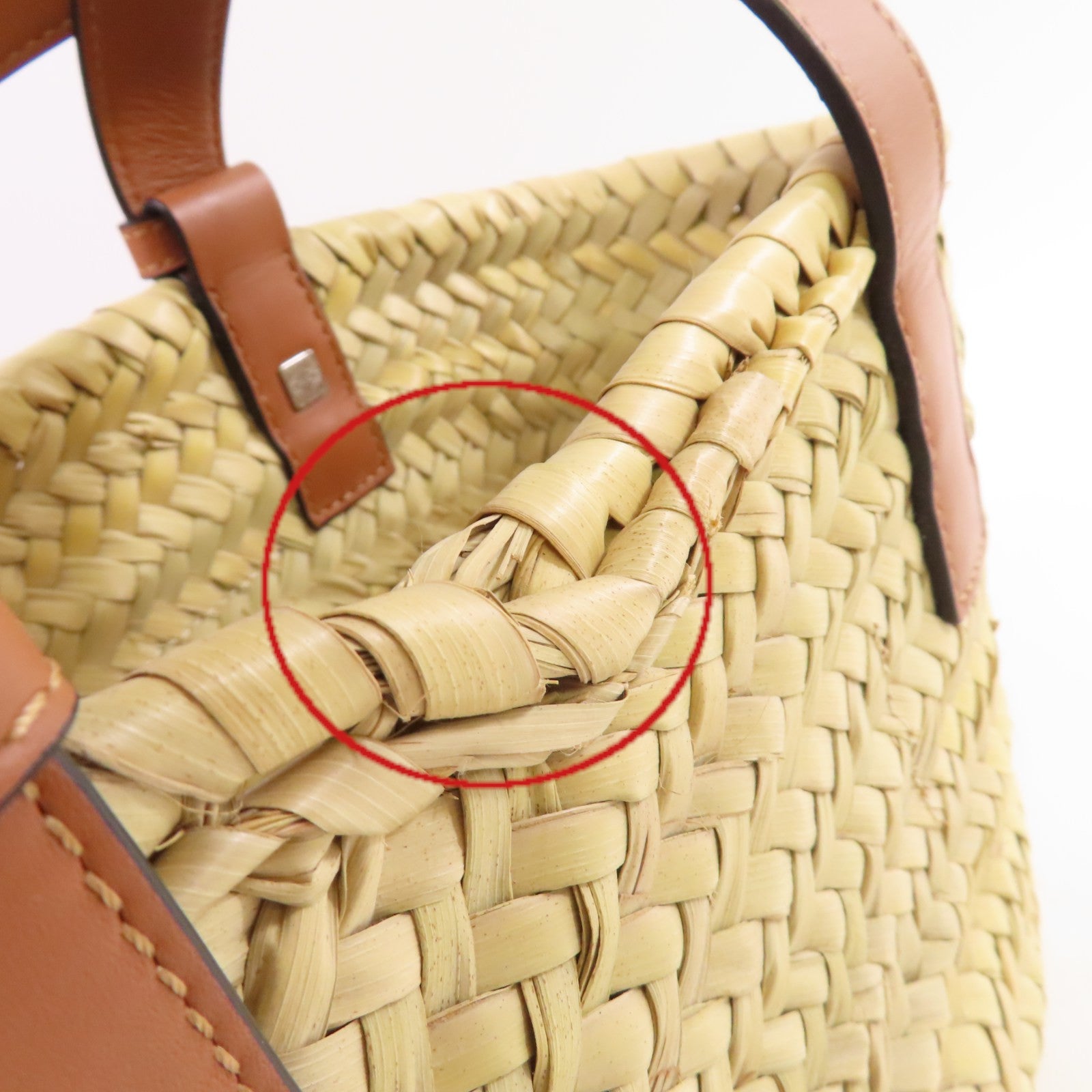 LOEWE 酒椰/牛皮皮革Studio Ghibli Dust Bunnies Small Basket Bag手挽袋杏色