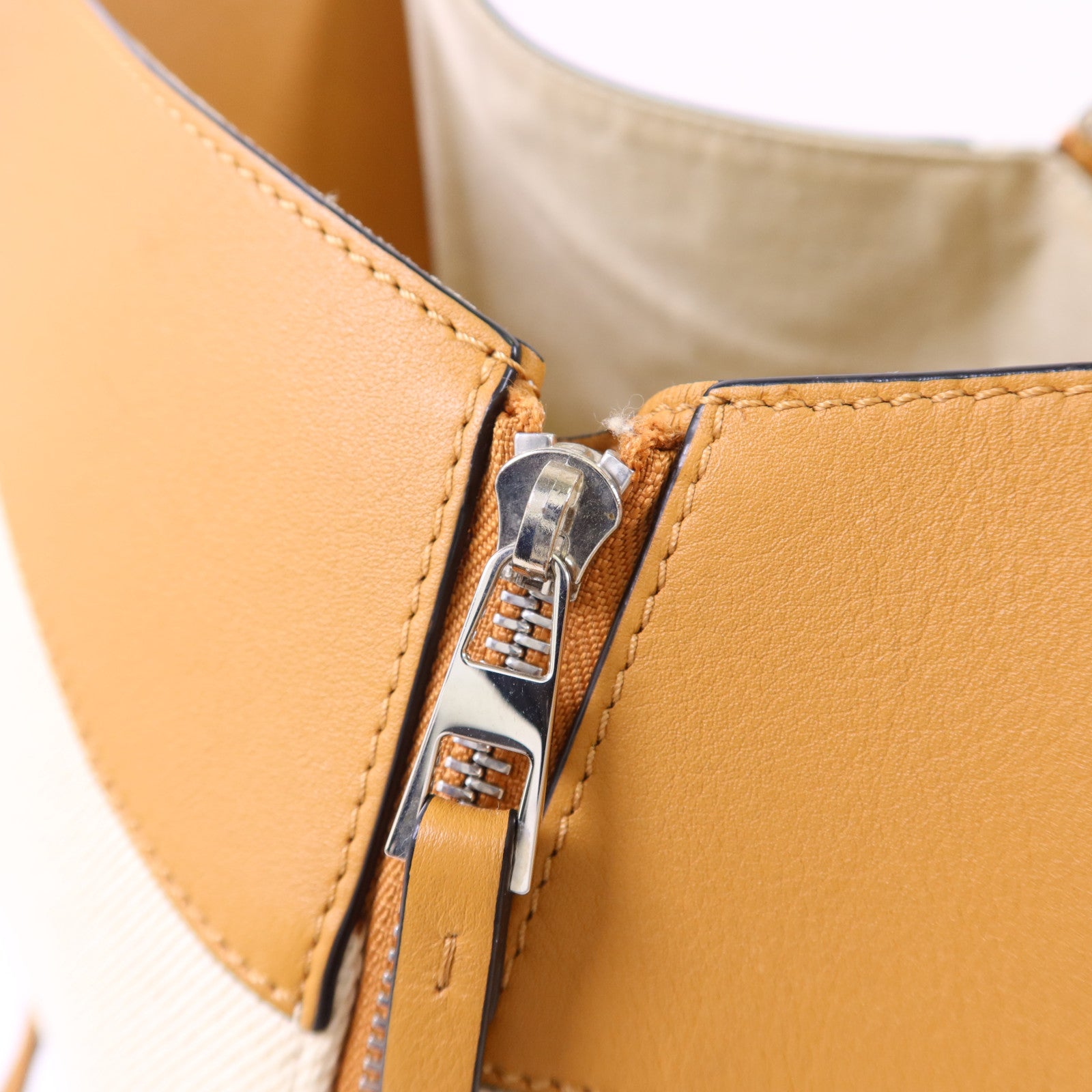 LOEWE 帆布/牛皮皮革Small Hammock Ken Price銀扣肩背袋