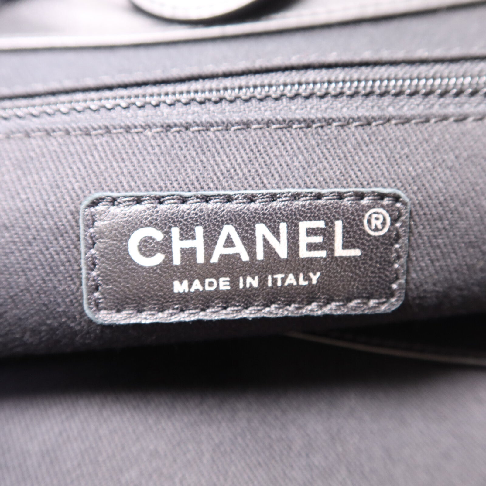 CHANEL 【激減優惠】牛皮皮革Coco Eyelets銀扣手挽袋