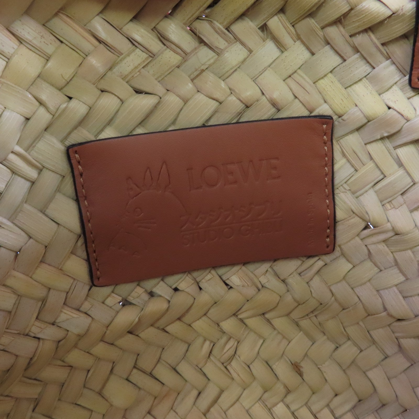 LOEWE 酒椰/牛皮皮革Studio Ghibli Dust Bunnies Small Basket Bag手挽袋杏色