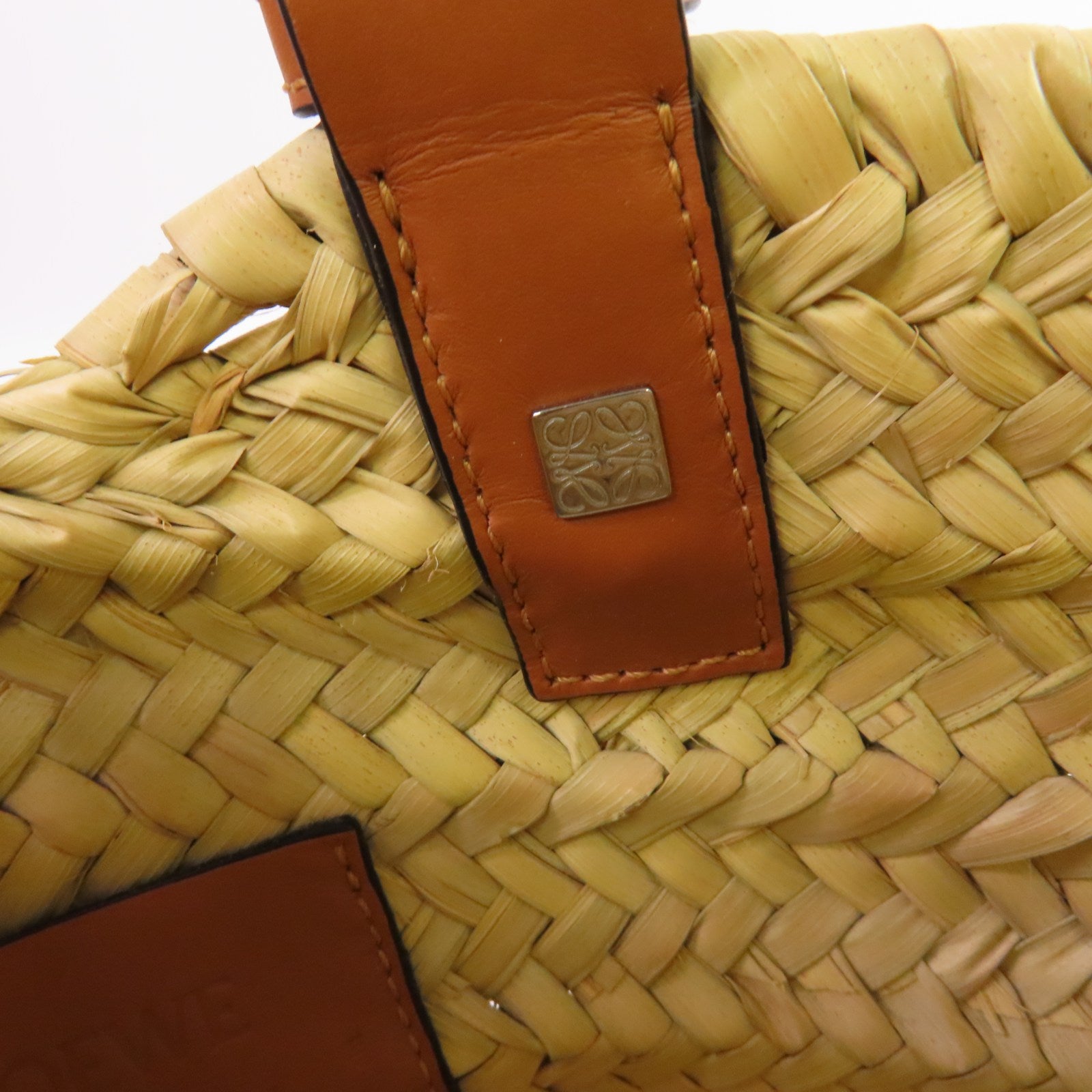 LOEWE 酒椰/牛皮皮革Studio Ghibli Dust Bunnies Small Basket Bag手挽袋杏色