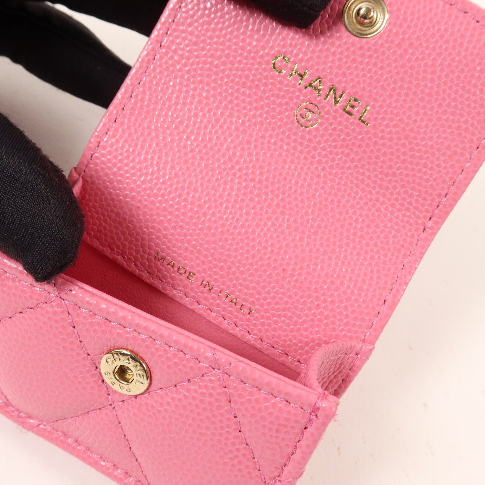 CHANEL 牛皮皮革Phone Case With Airpods Chain鏈帶肩背袋
