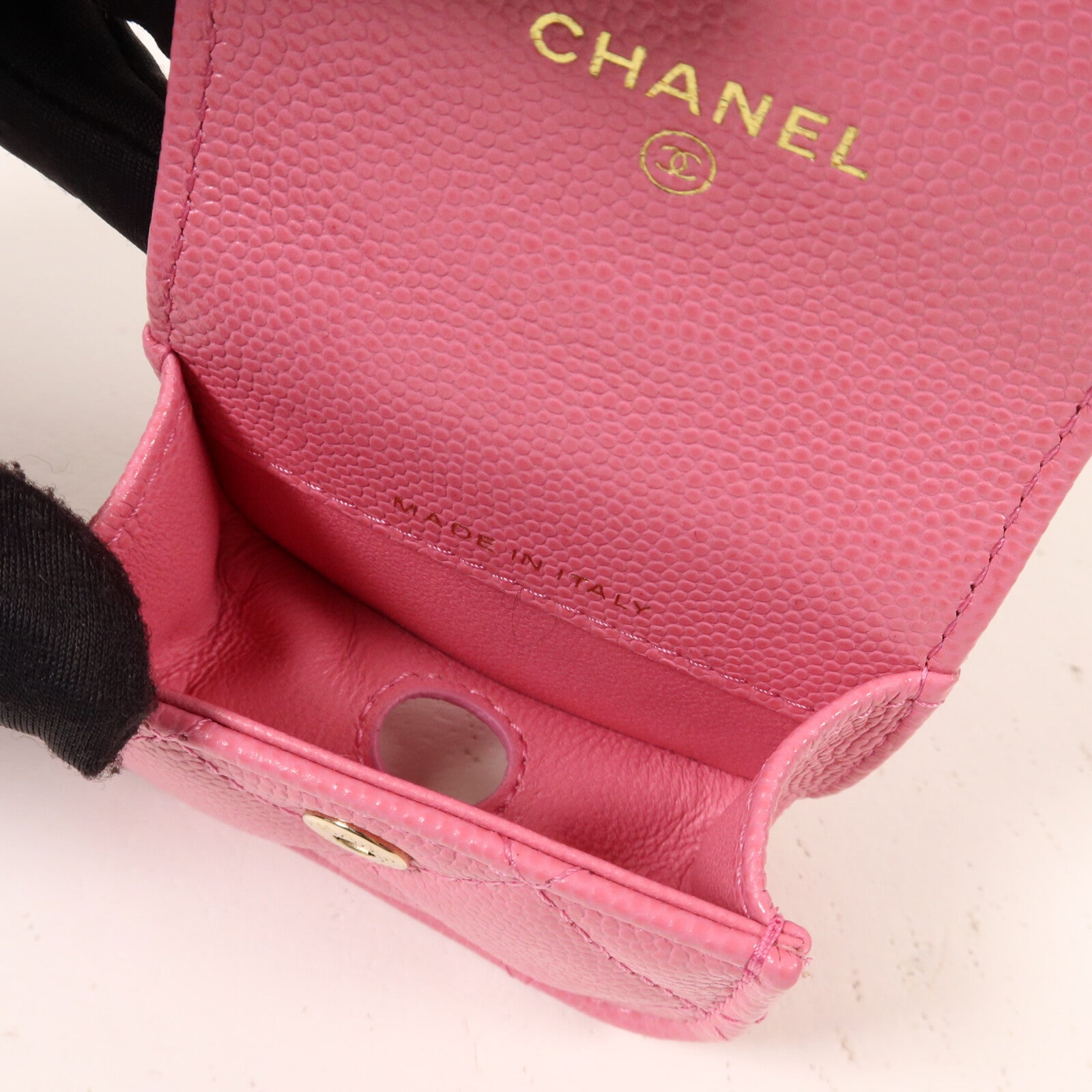 CHANEL 牛皮皮革Phone Case With Airpods Chain鏈帶肩背袋