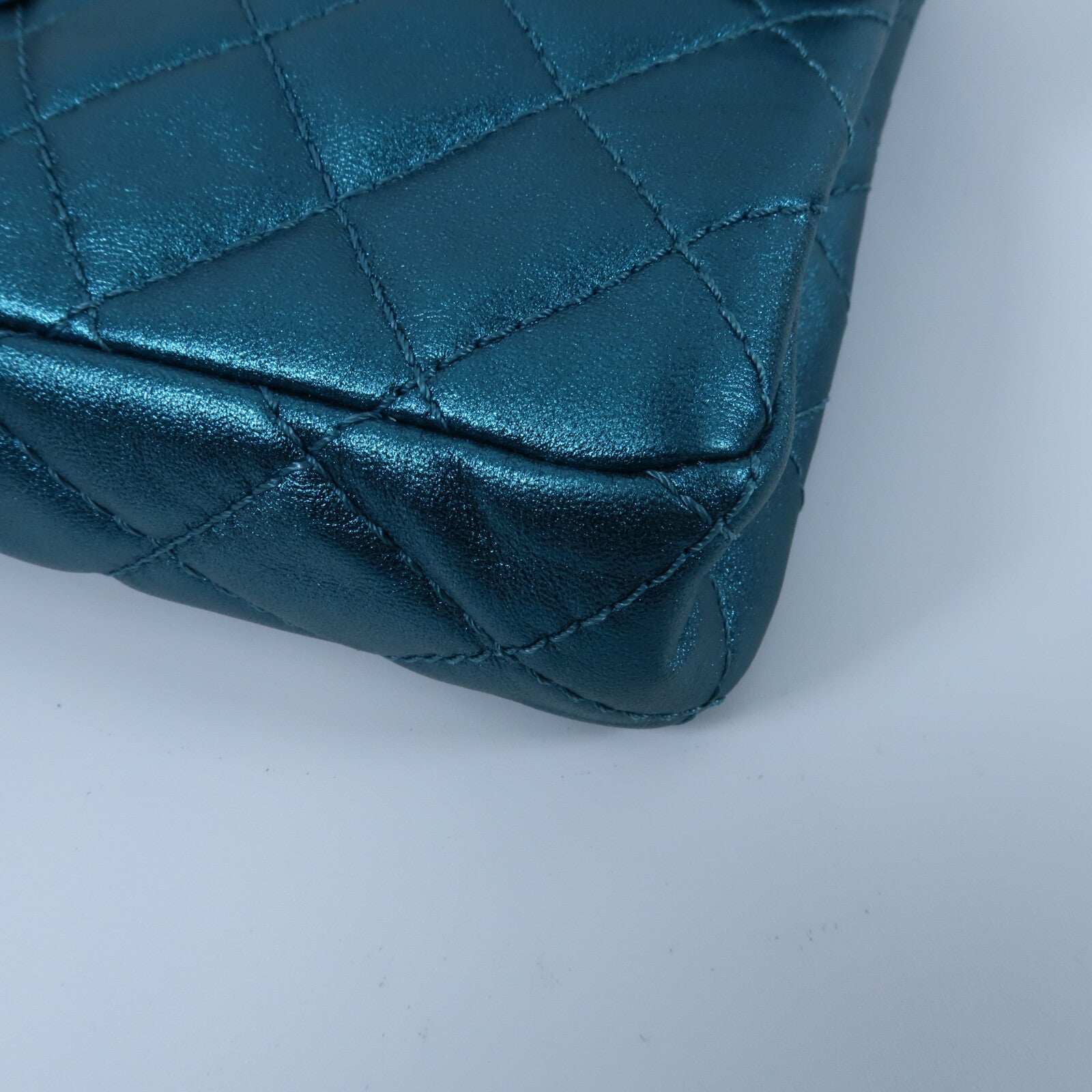 CHANEL 羊皮皮革2.55 Reissue Medium鏈帶肩背袋