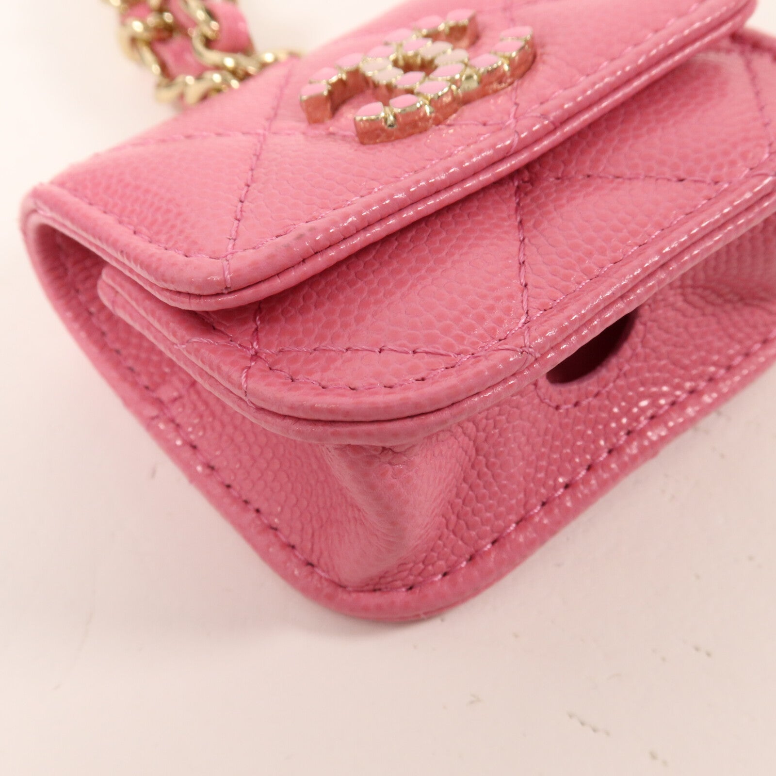 CHANEL 牛皮皮革Phone Case With Airpods Chain鏈帶肩背袋