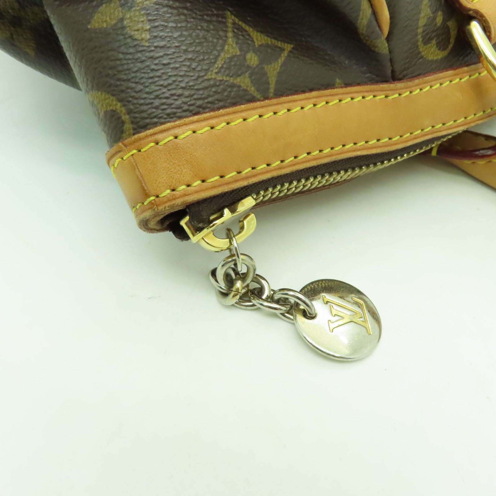 LOUIS VUITTON Monogram Tivoli PM金扣手挽袋棕色