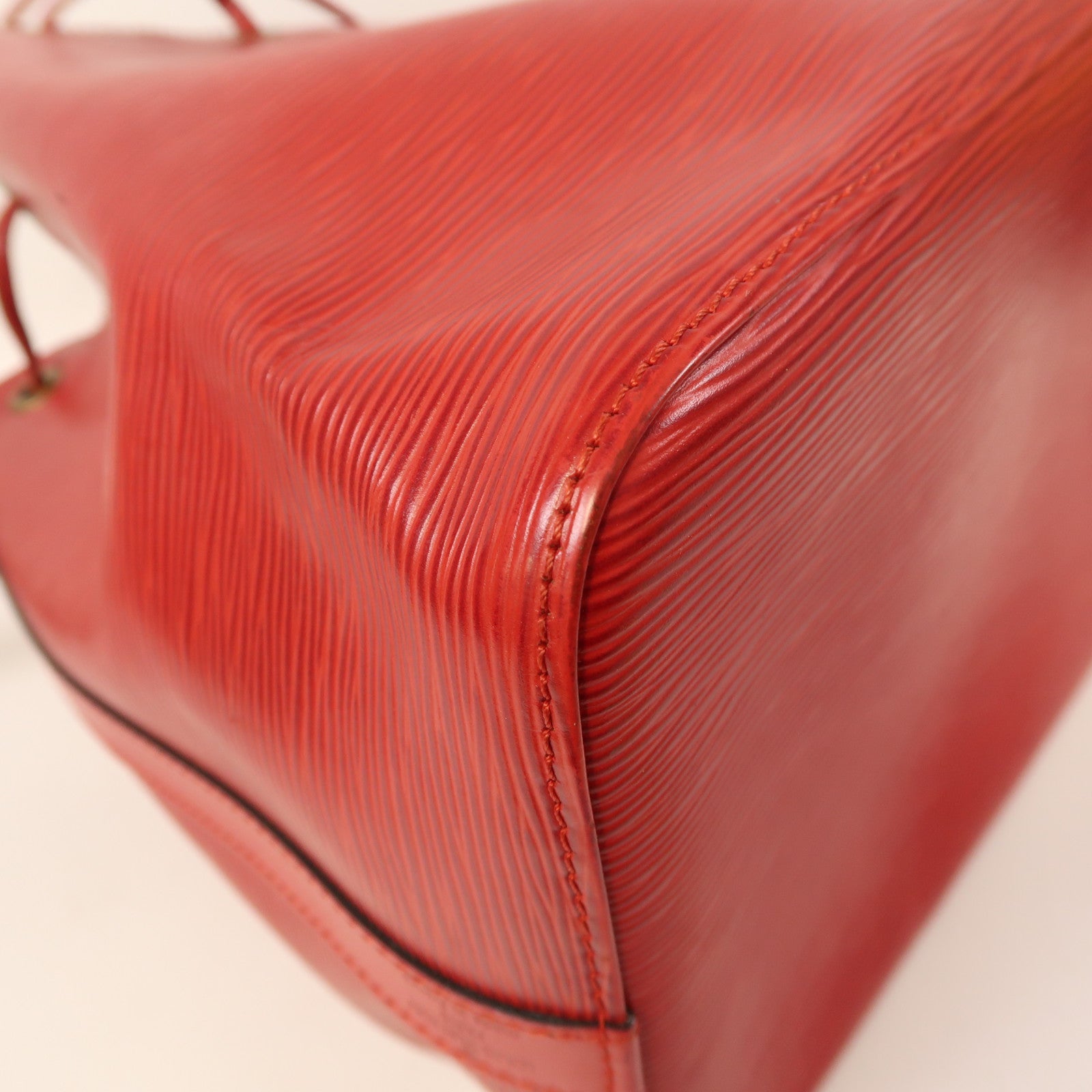 LOUIS VUITTON Epi Petit Noe金扣肩背袋