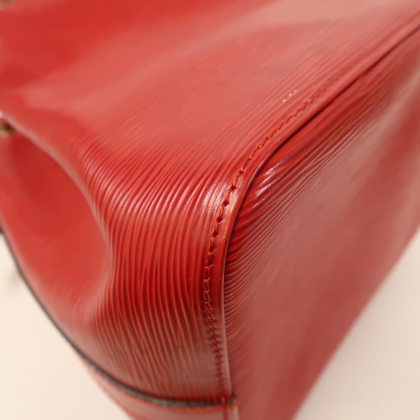LOUIS VUITTON Epi Petit Noe金扣肩背袋