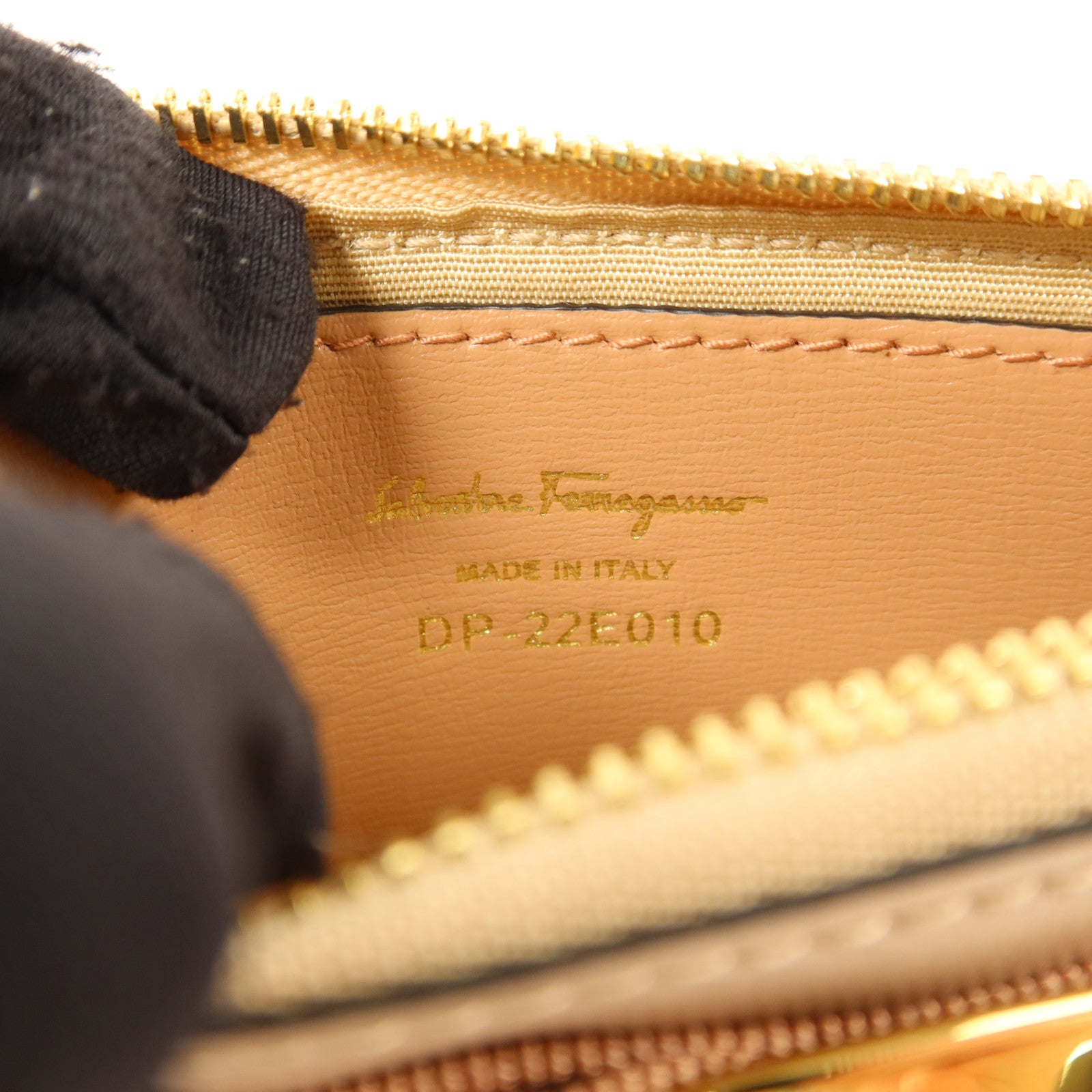 Salvatore Ferragamo 牛皮皮革Card Case金扣卡片套
