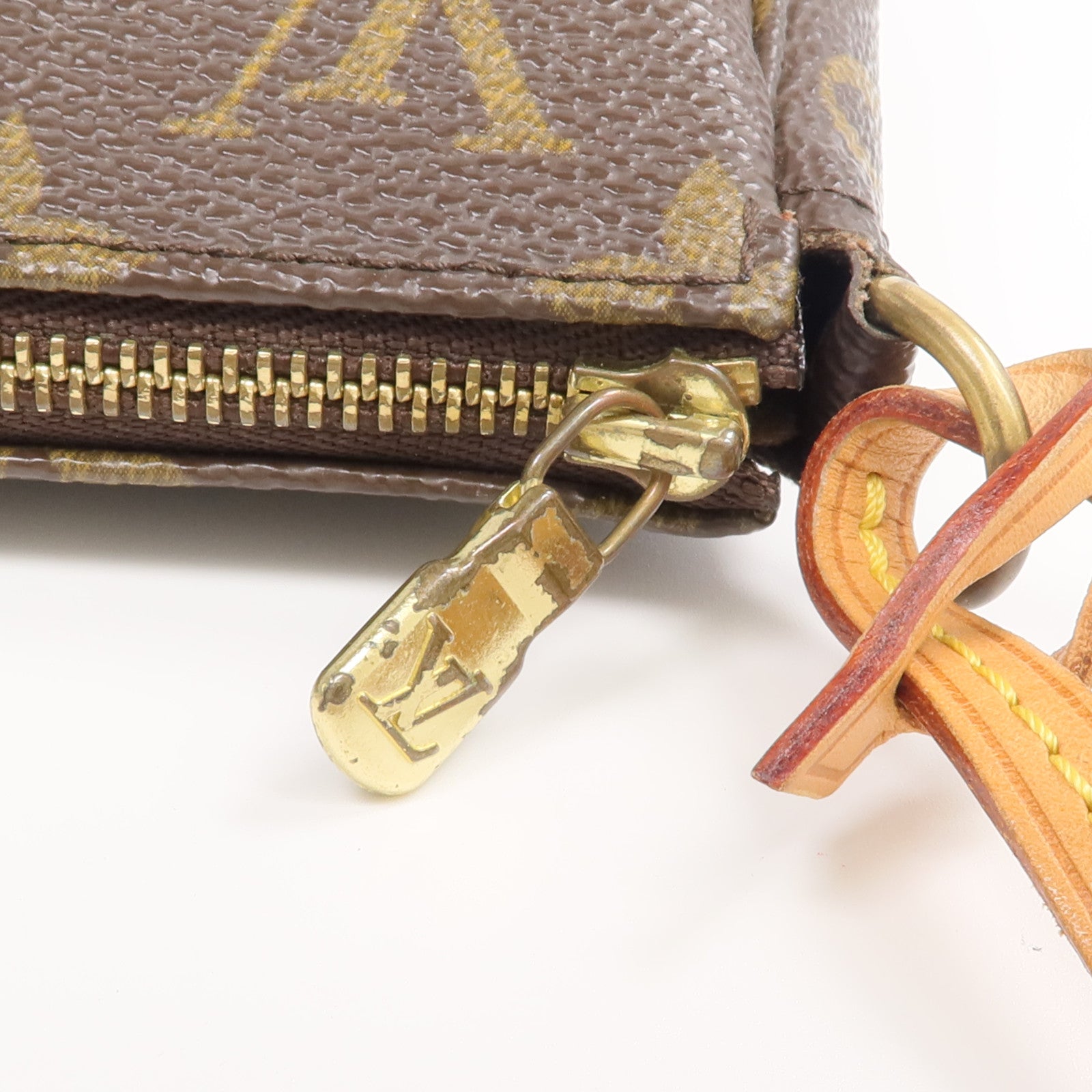 LOUIS VUITTON Monogram Pochette Accessoires金扣手挽袋棕色