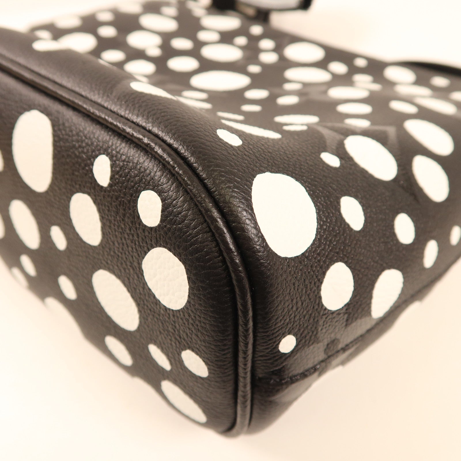 LOUIS VUITTON Monogram Empreinte LVxYK Marshmallow PM銀扣肩背袋