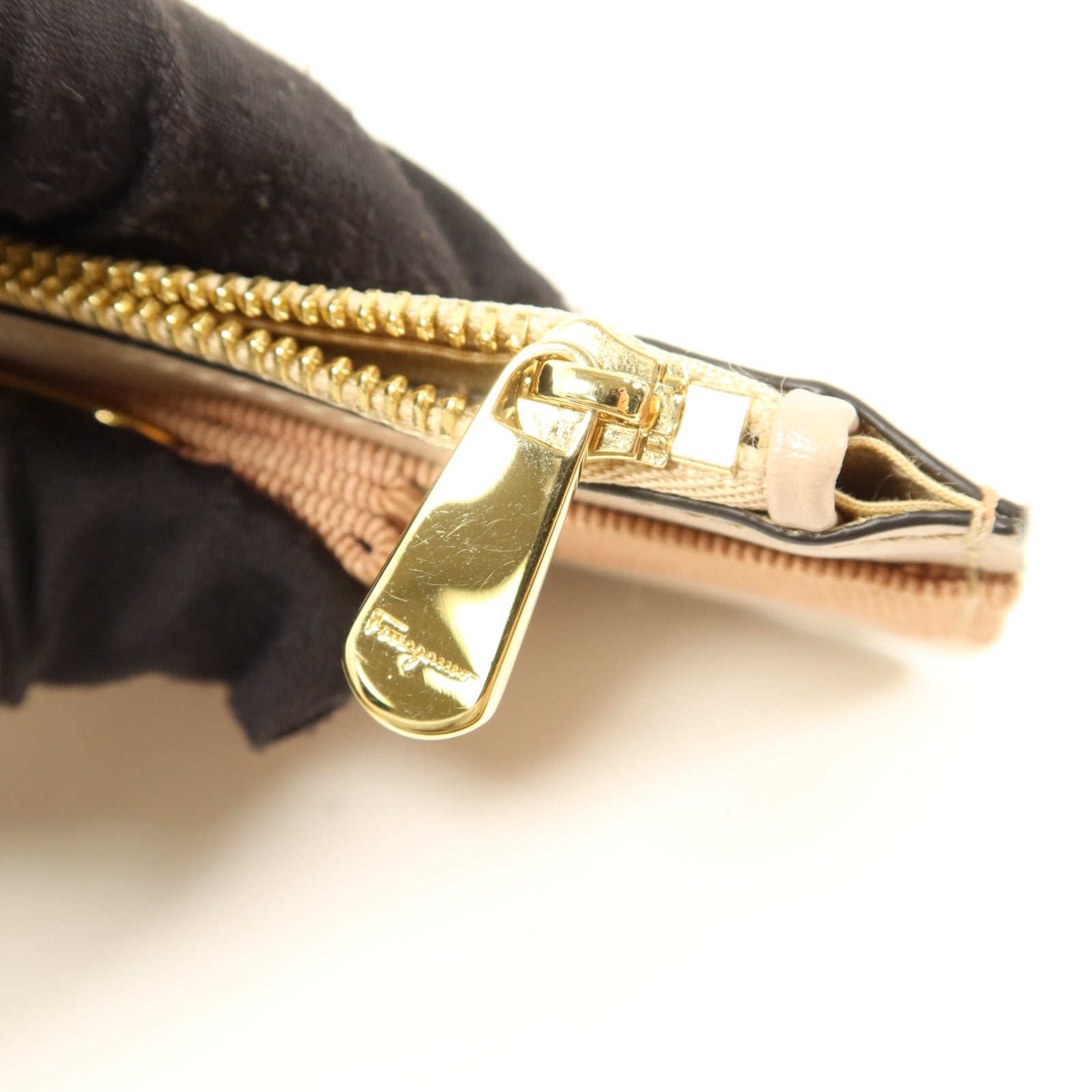 Salvatore Ferragamo 牛皮皮革Card Case金扣卡片套