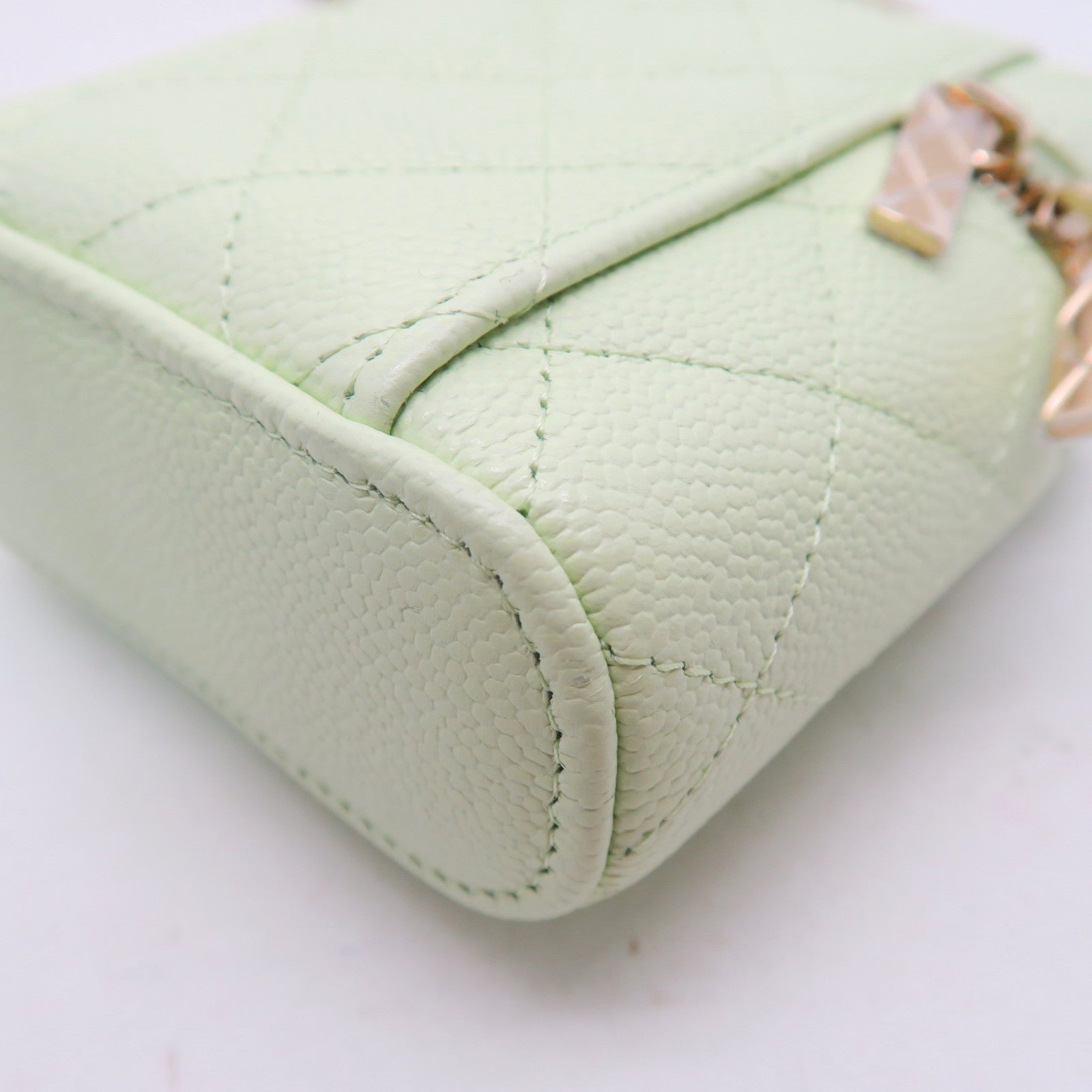 CHANEL 菱格Caviar皮革Chain Shoulder金扣肩背袋浅绿色