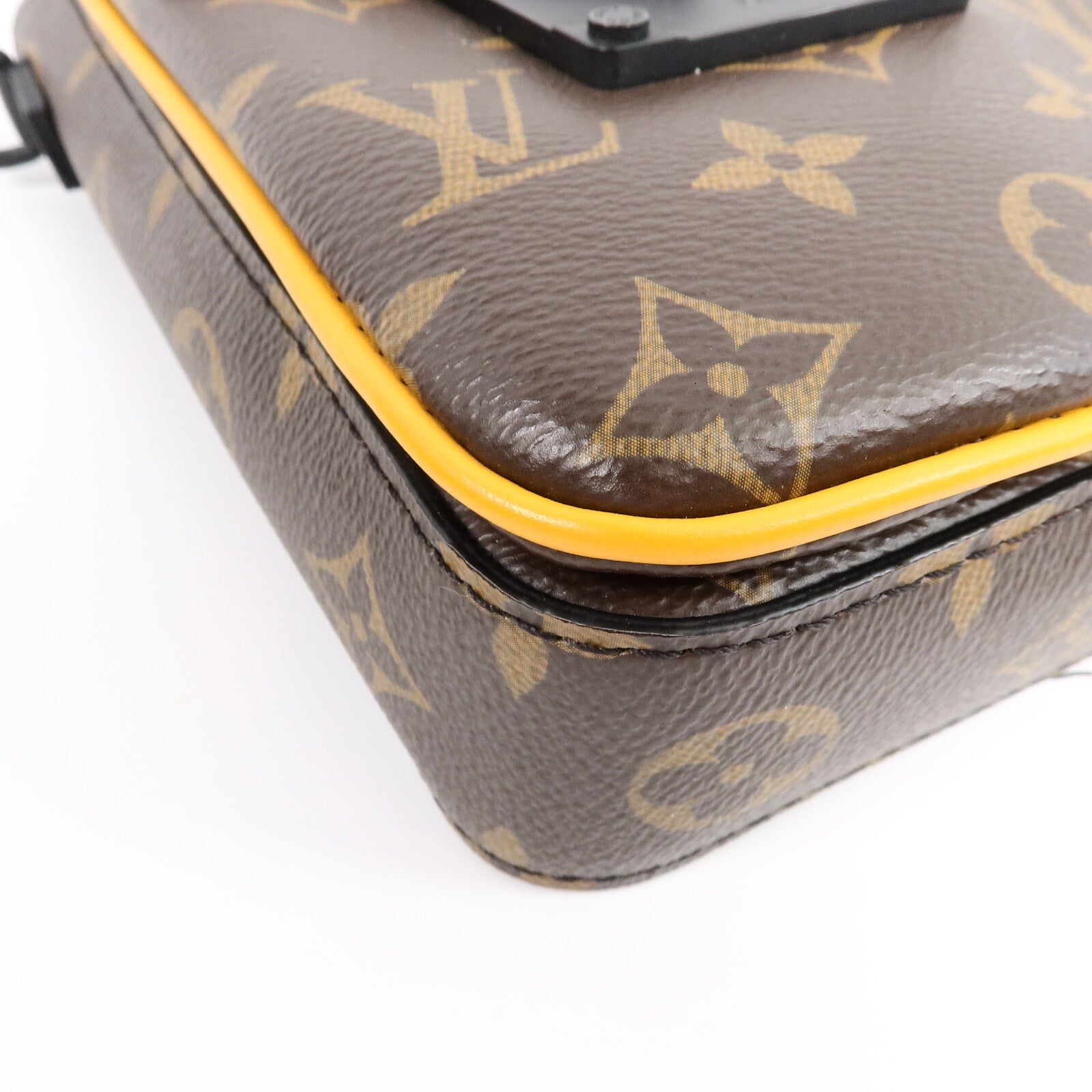 LOUIS VUITTON Monogram S-Lock Vertical Wearable Wallet肩背袋