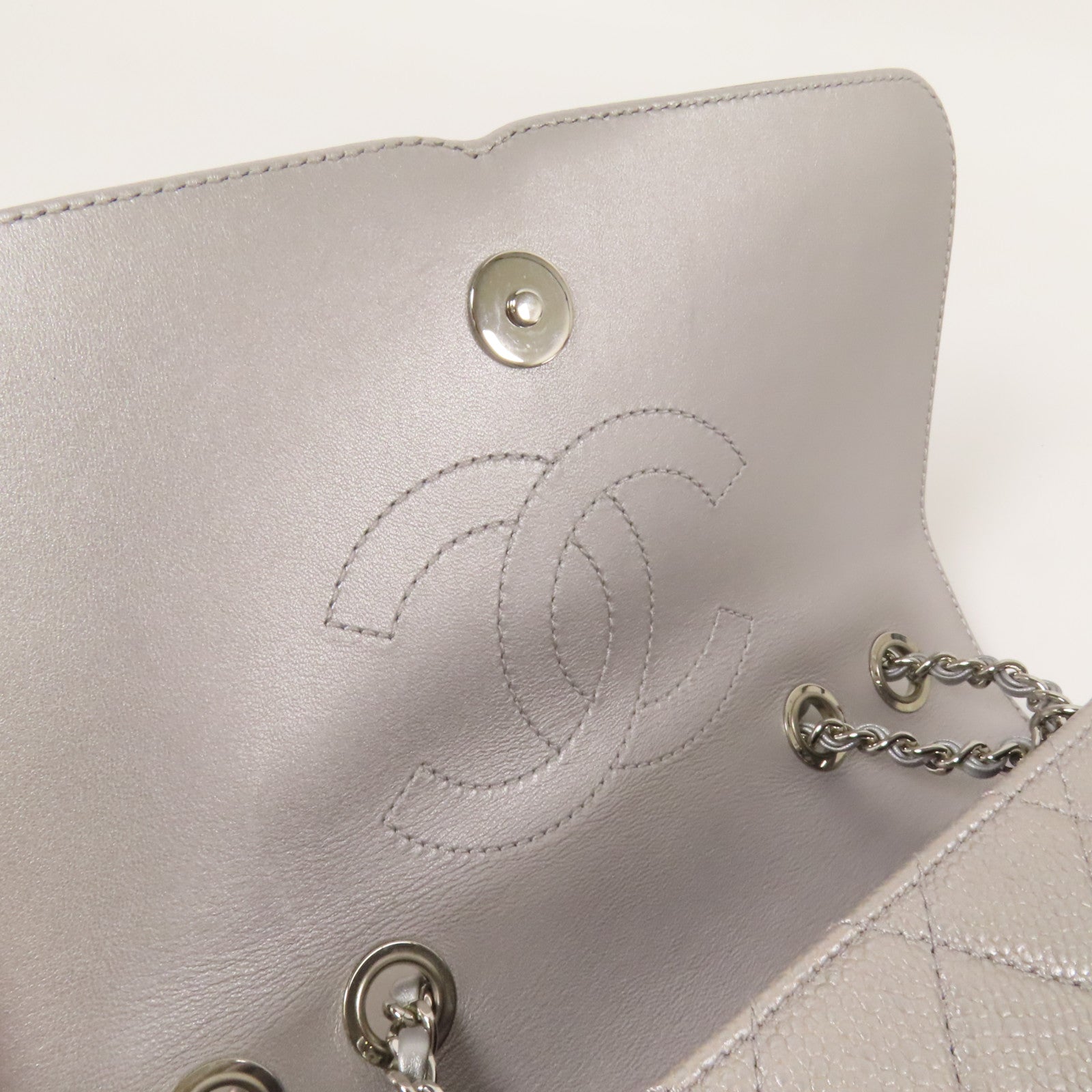 CHANEL 牛皮皮革CC Filigree銀扣肩背袋