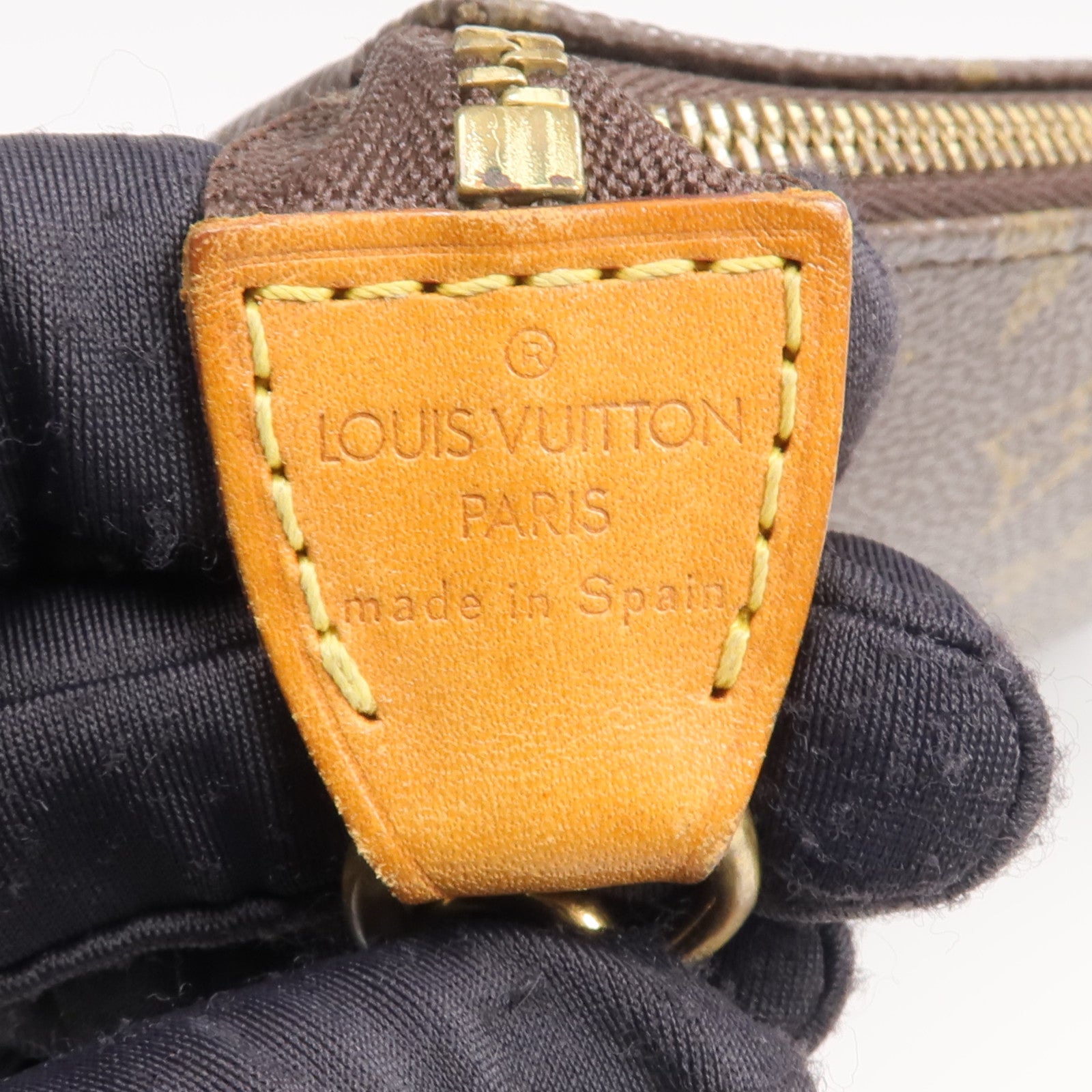 LOUIS VUITTON Monogram Pochette Accessoires金扣手挽袋棕色