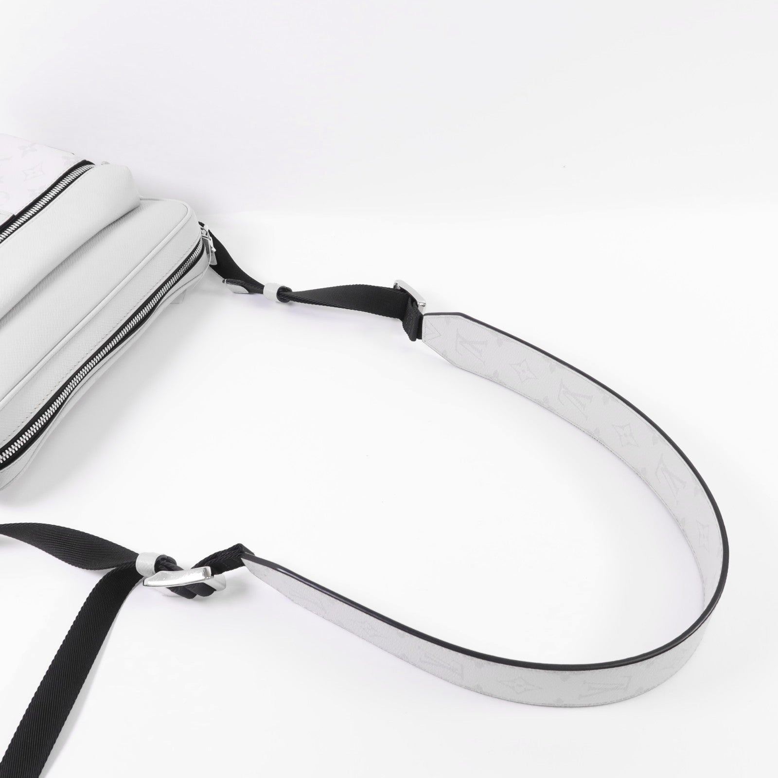 LOUIS VUITTON Taigarama Outdoor PM銀扣肩背袋