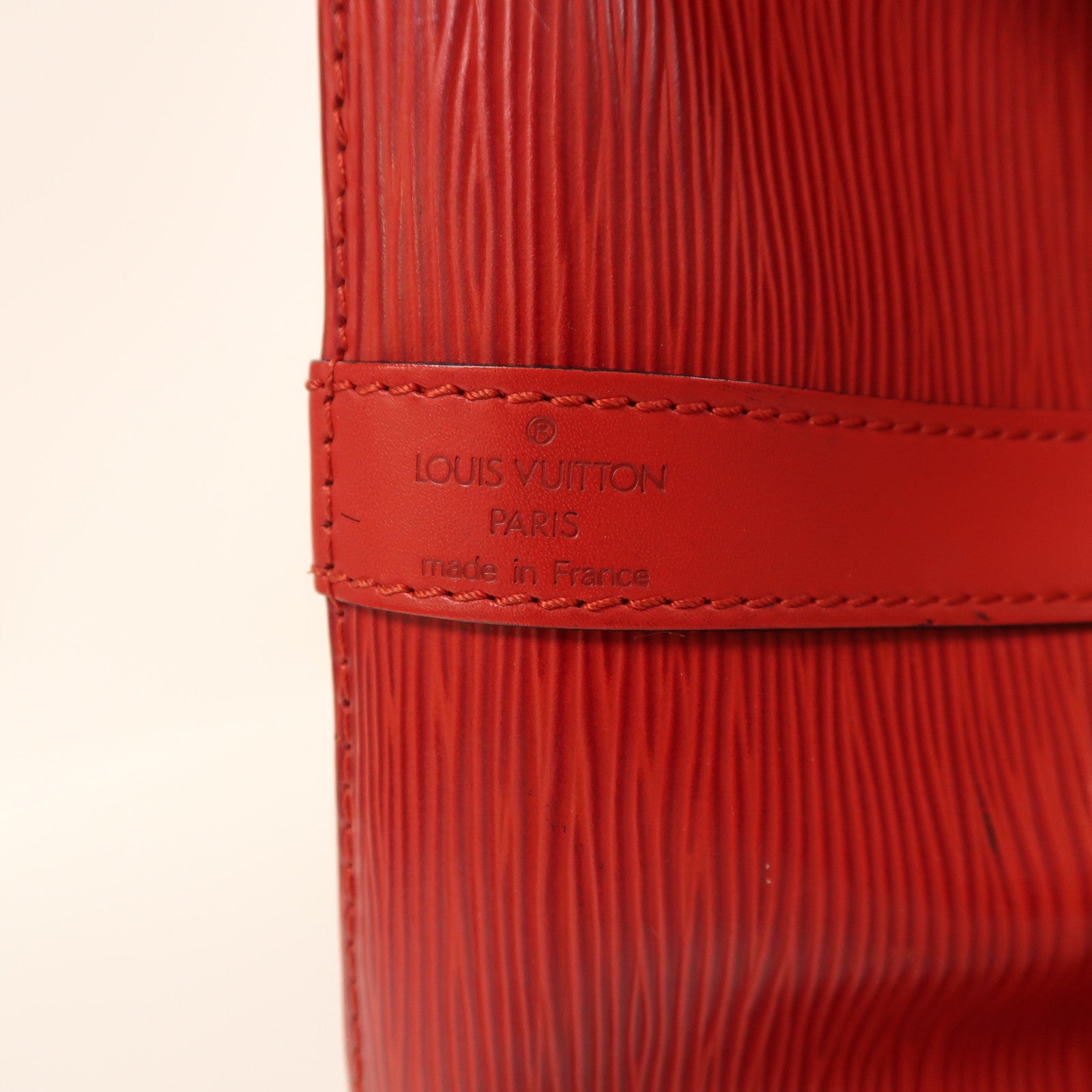LOUIS VUITTON Epi Petit Noe金扣肩背袋