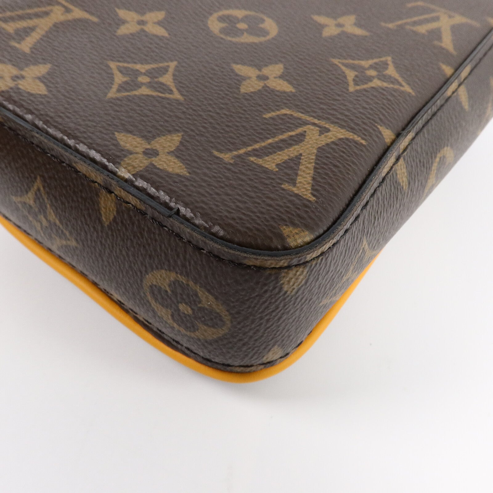 LOUIS VUITTON Monogram S-Lock Vertical Wearable Wallet肩背袋