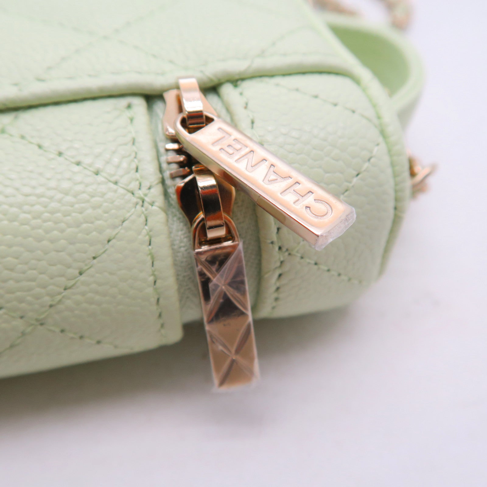 CHANEL 菱格Caviar皮革Chain Shoulder金扣肩背袋浅绿色