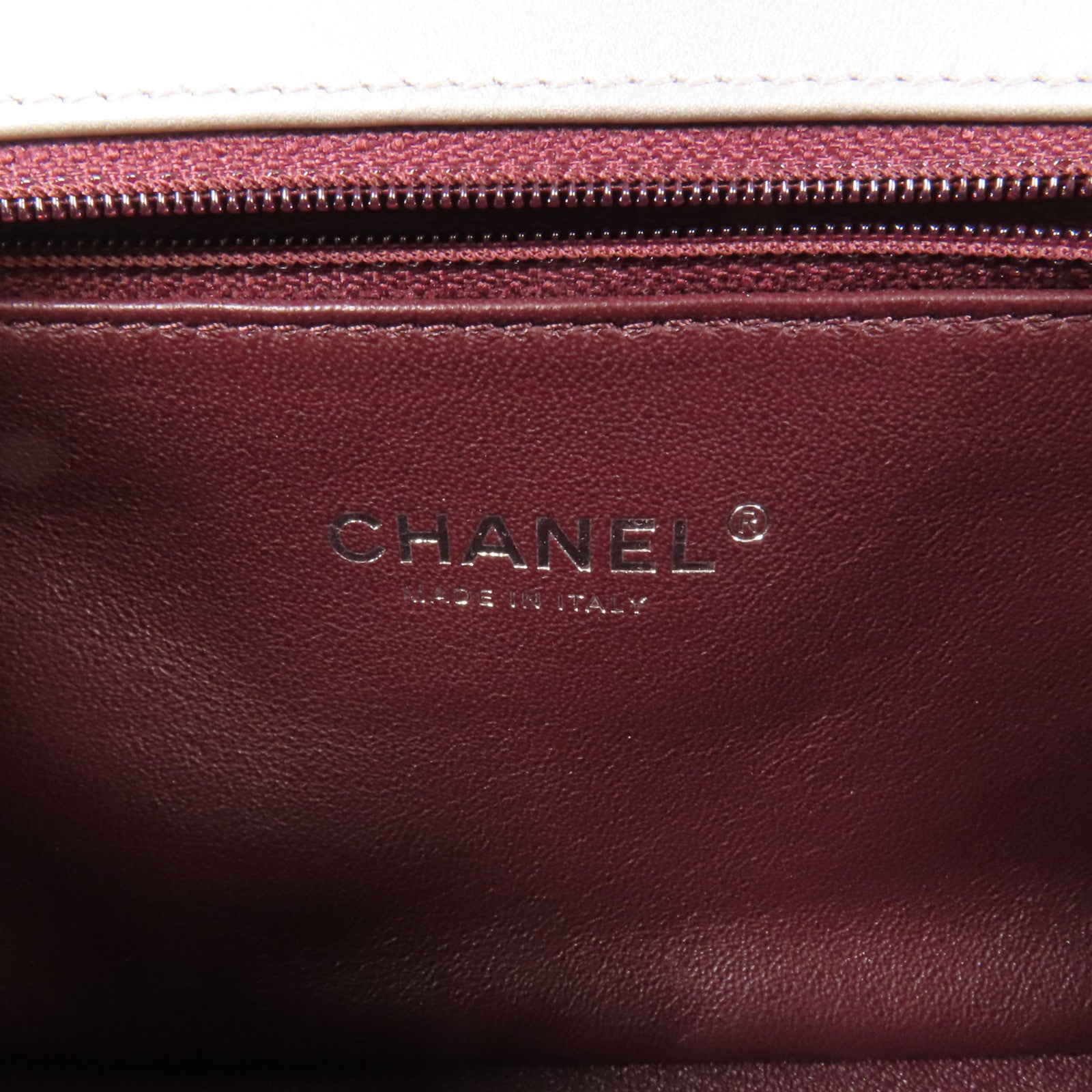 CHANEL 牛皮皮革CC Filigree銀扣肩背袋