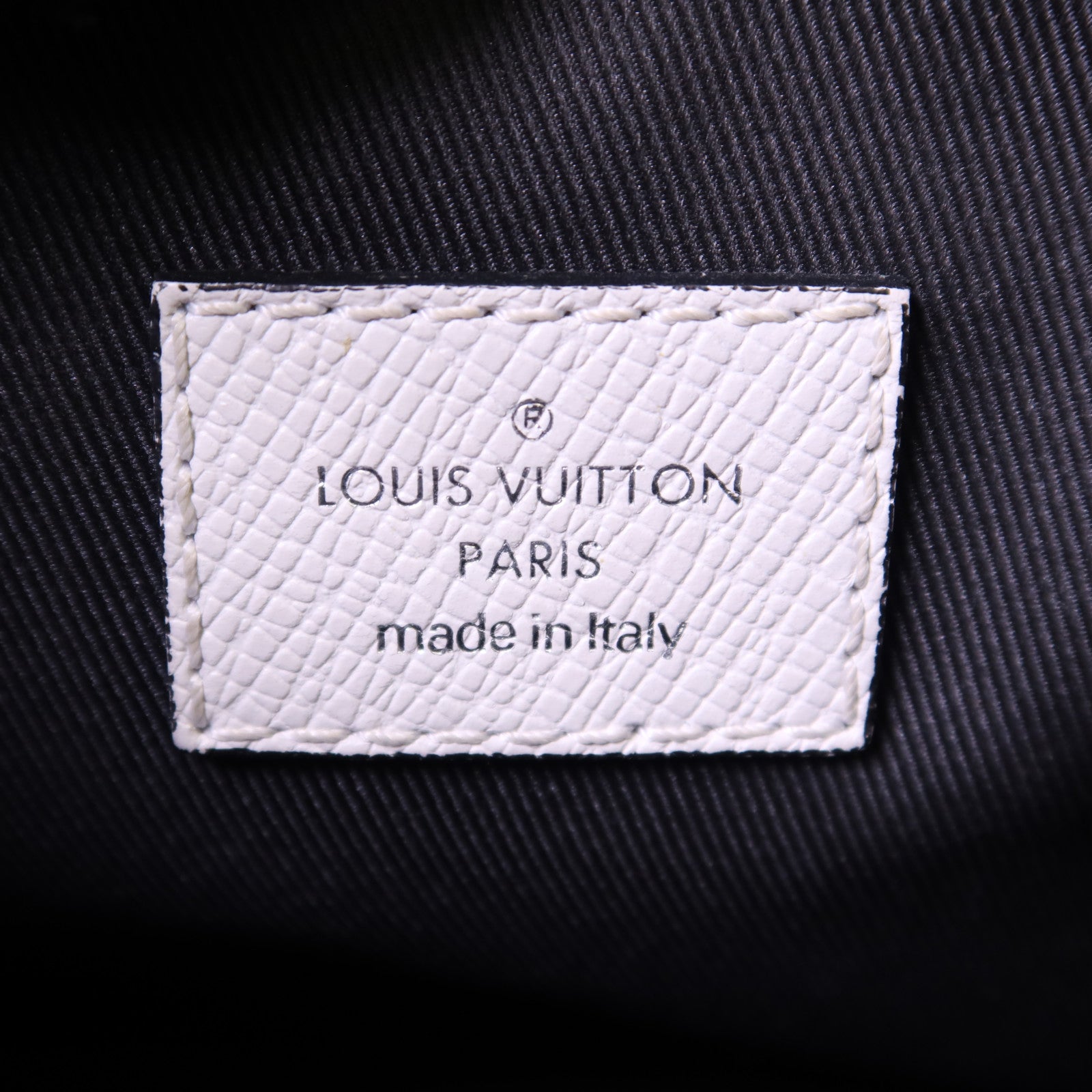 LOUIS VUITTON Taigarama Outdoor PM銀扣肩背袋