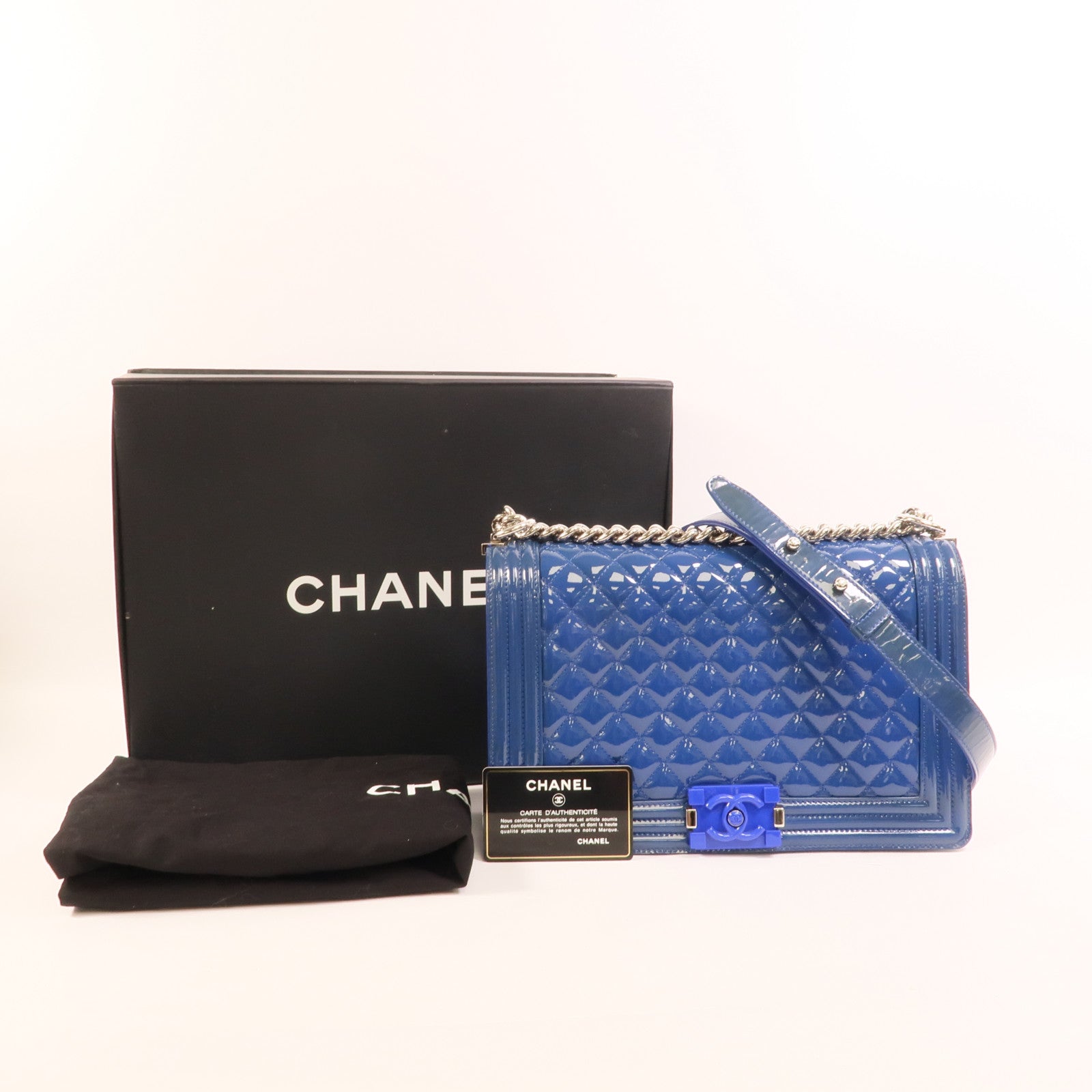 CHANEL 漆皮皮革Boy 28鏈帶肩背袋