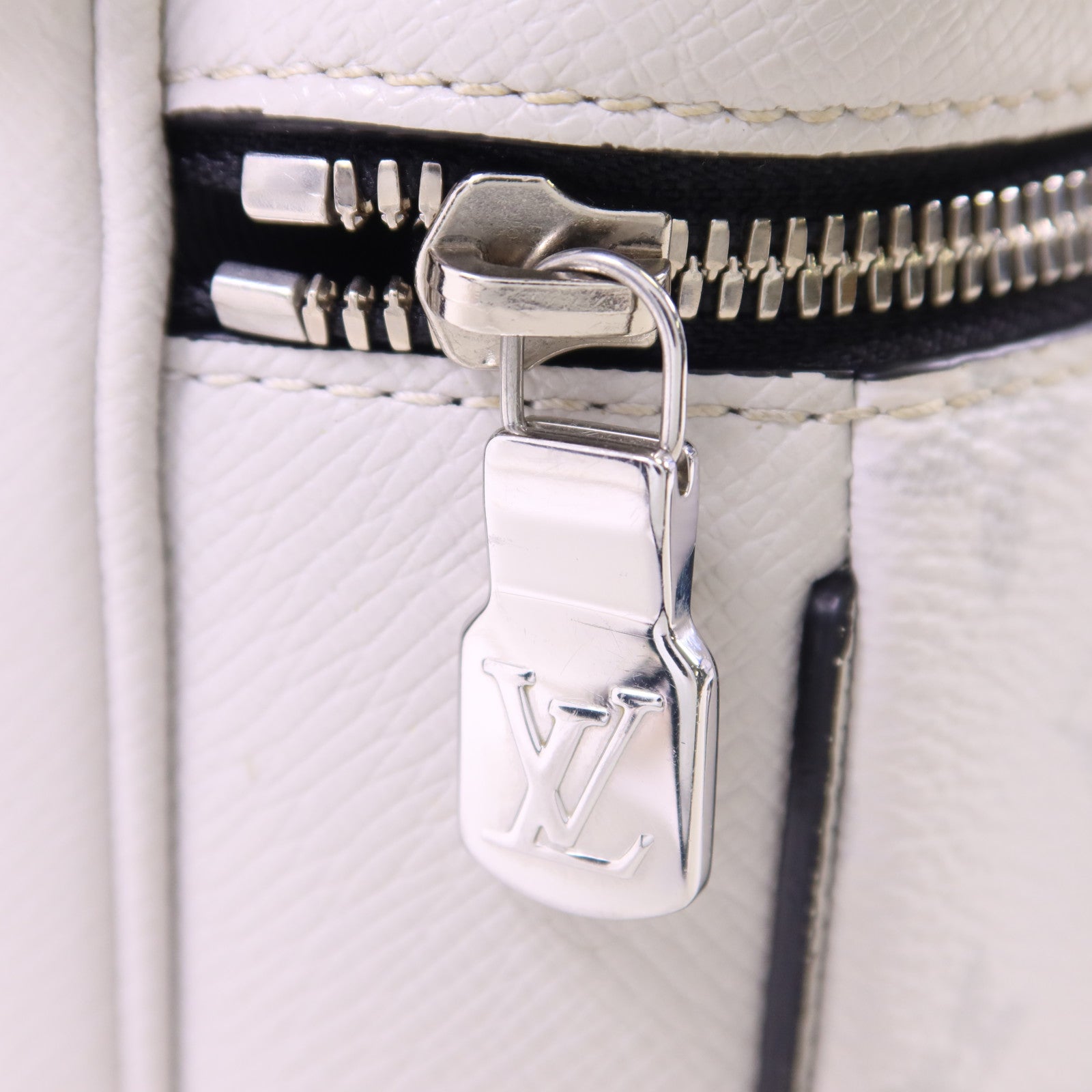 LOUIS VUITTON Taigarama Outdoor PM銀扣肩背袋