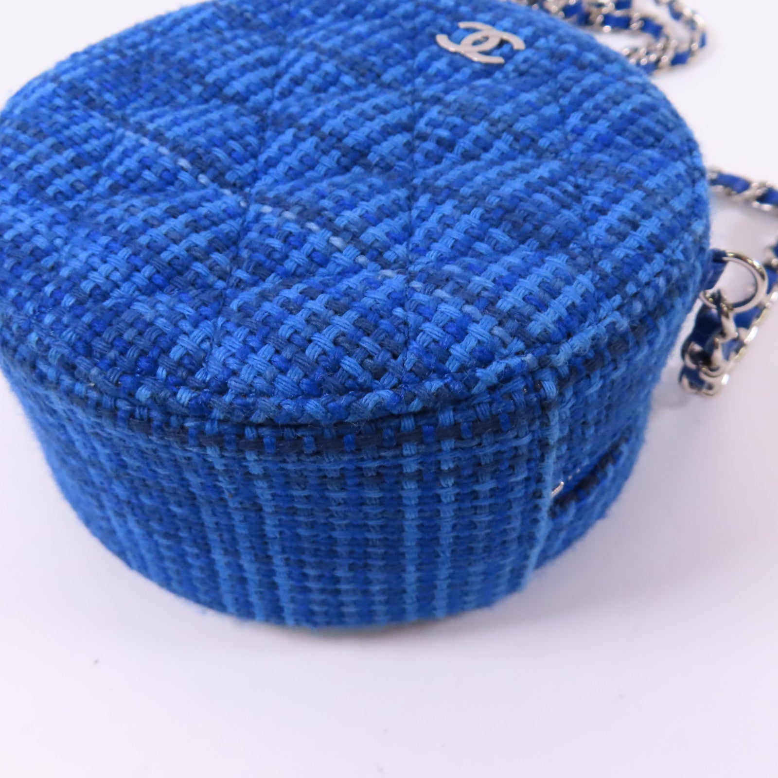 CHANEL 軟呢Round Clutch With Chain銀扣鏈帶肩背袋藍色