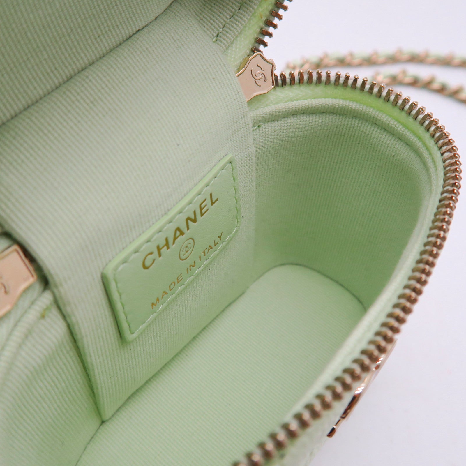 CHANEL 菱格Caviar皮革Chain Shoulder金扣肩背袋浅绿色