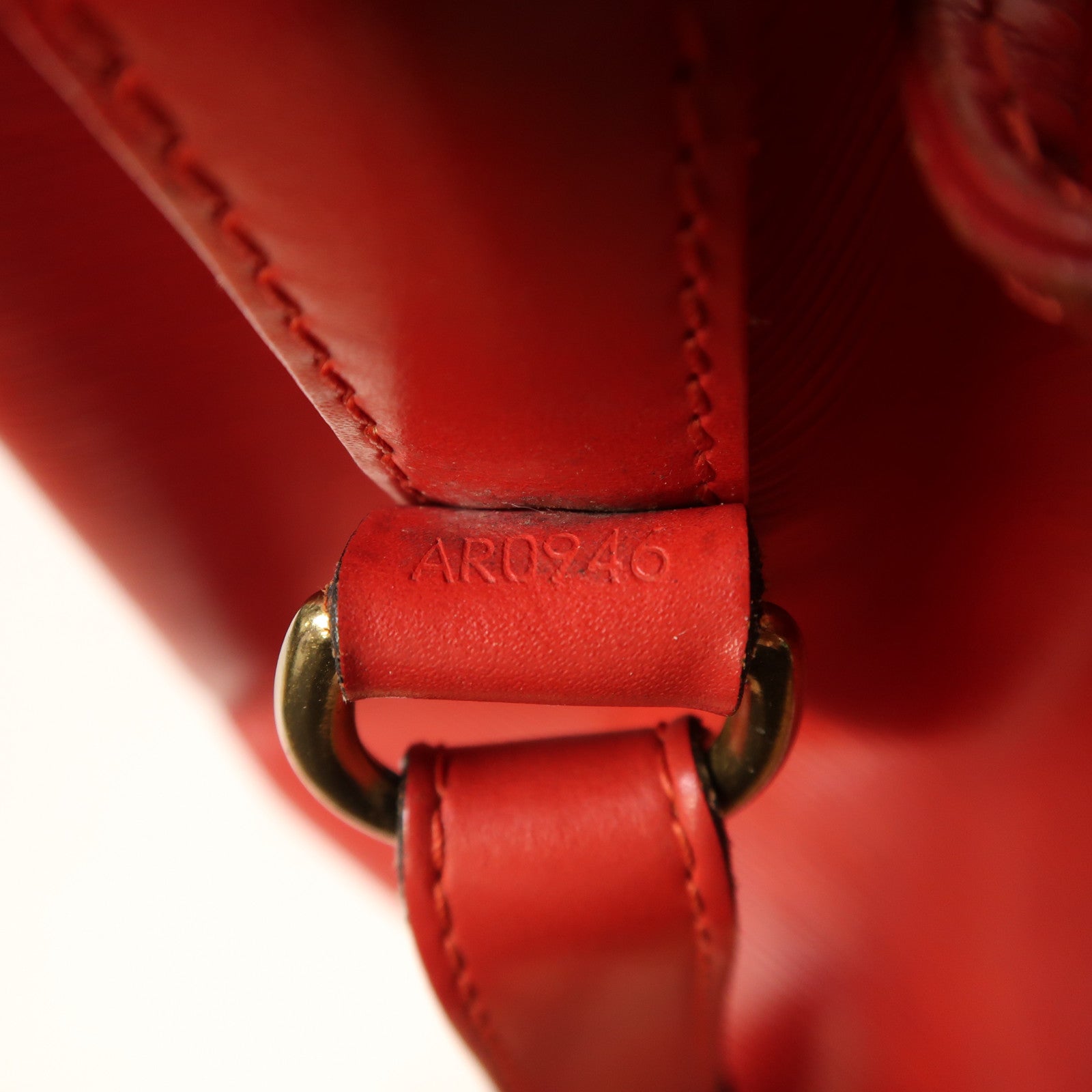 LOUIS VUITTON Epi Petit Noe金扣肩背袋