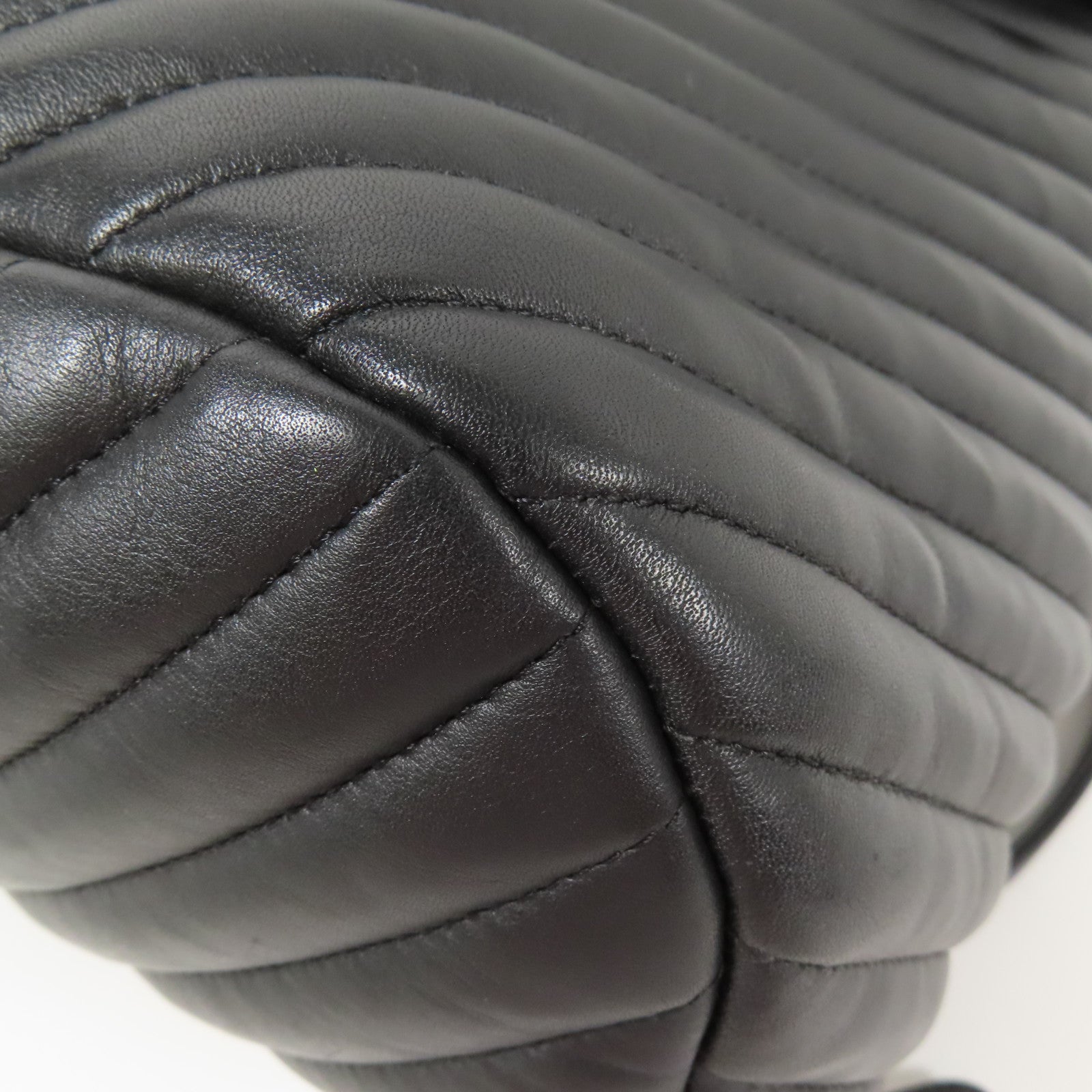 CHANEL 牛皮皮革Urban Spirit Backpack銀扣背包