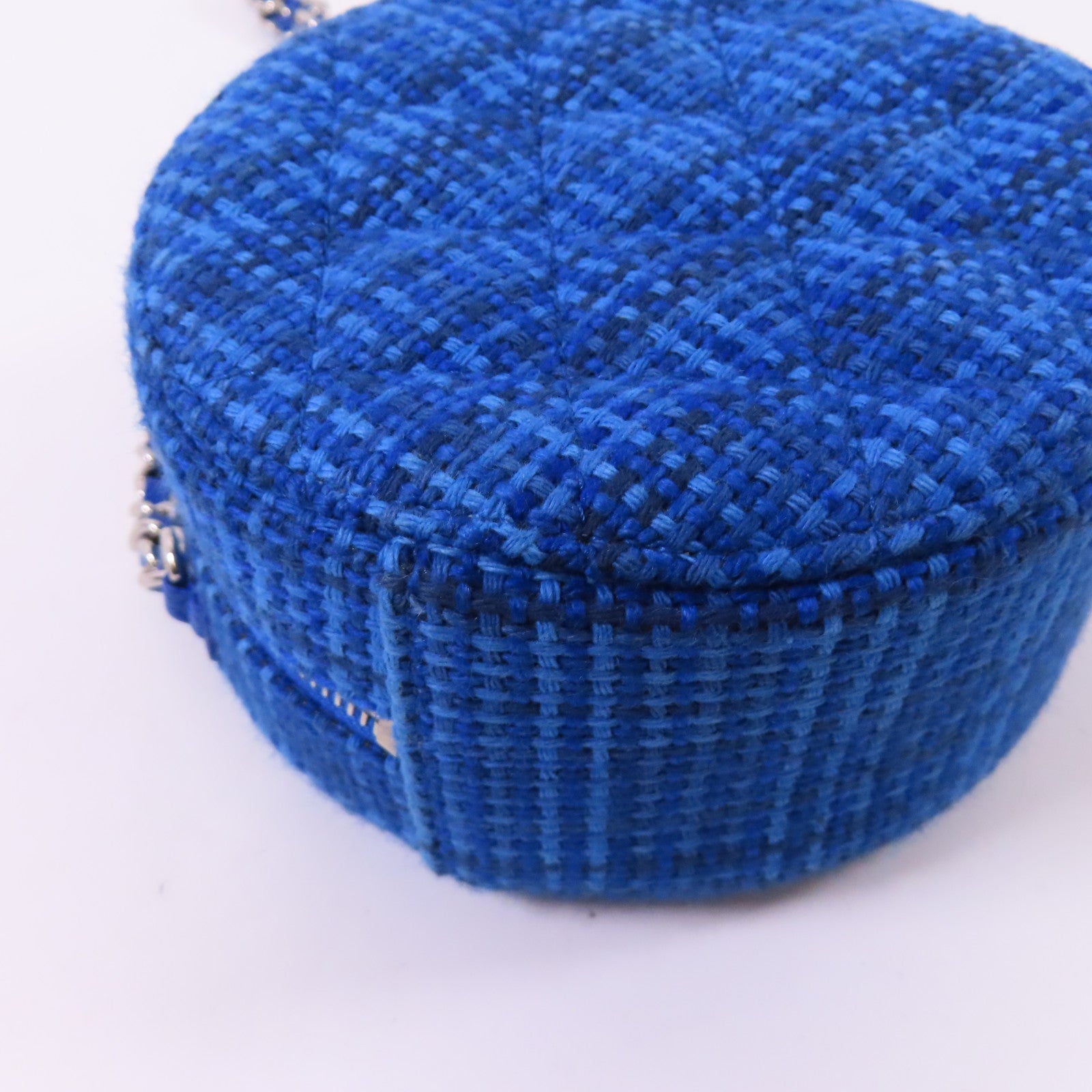 CHANEL 軟呢Round Clutch With Chain銀扣鏈帶肩背袋藍色