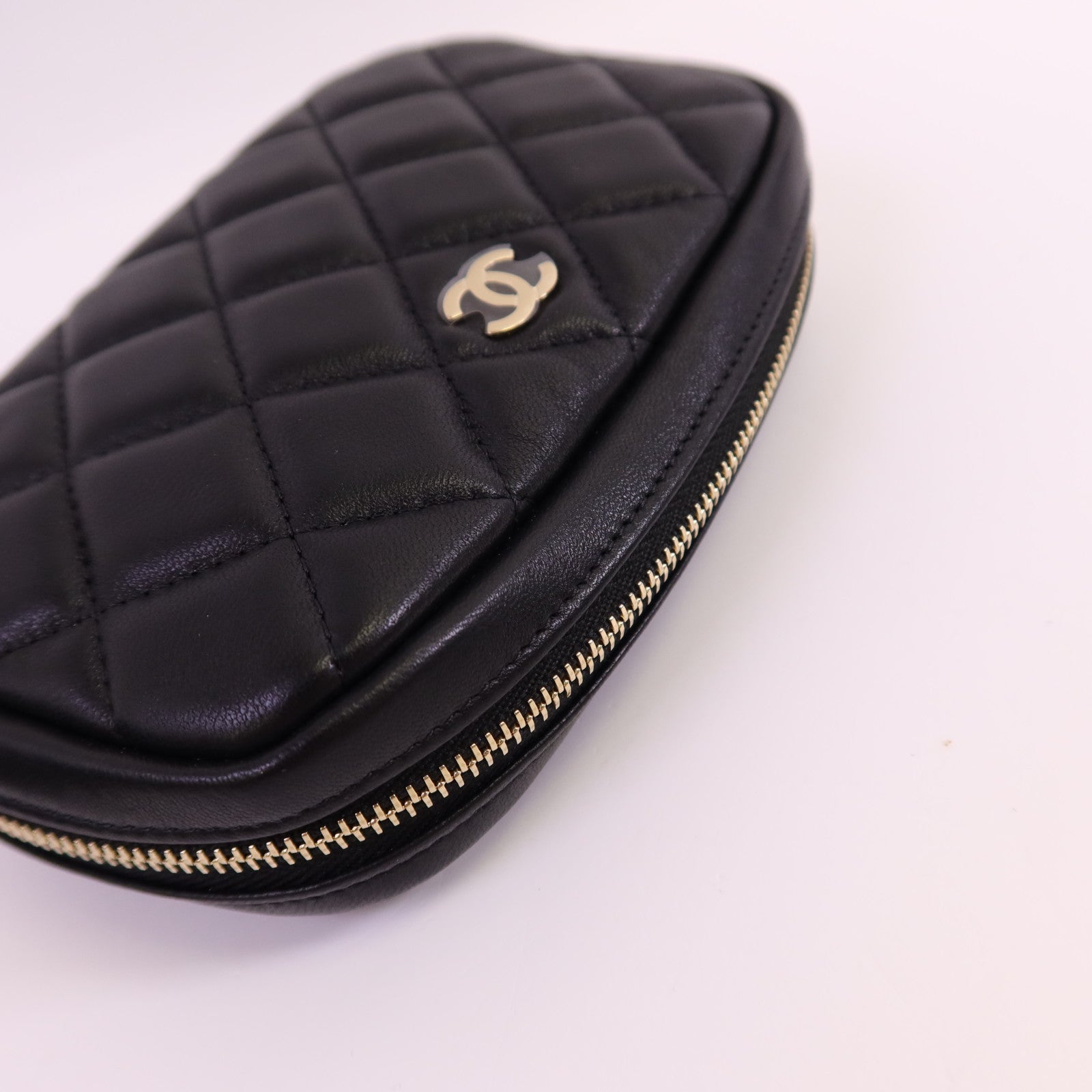 CHANEL 羊皮皮革Pouch金扣手拿包