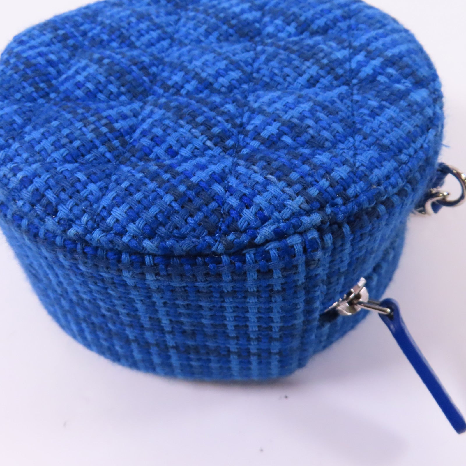 CHANEL 軟呢Round Clutch With Chain銀扣鏈帶肩背袋藍色