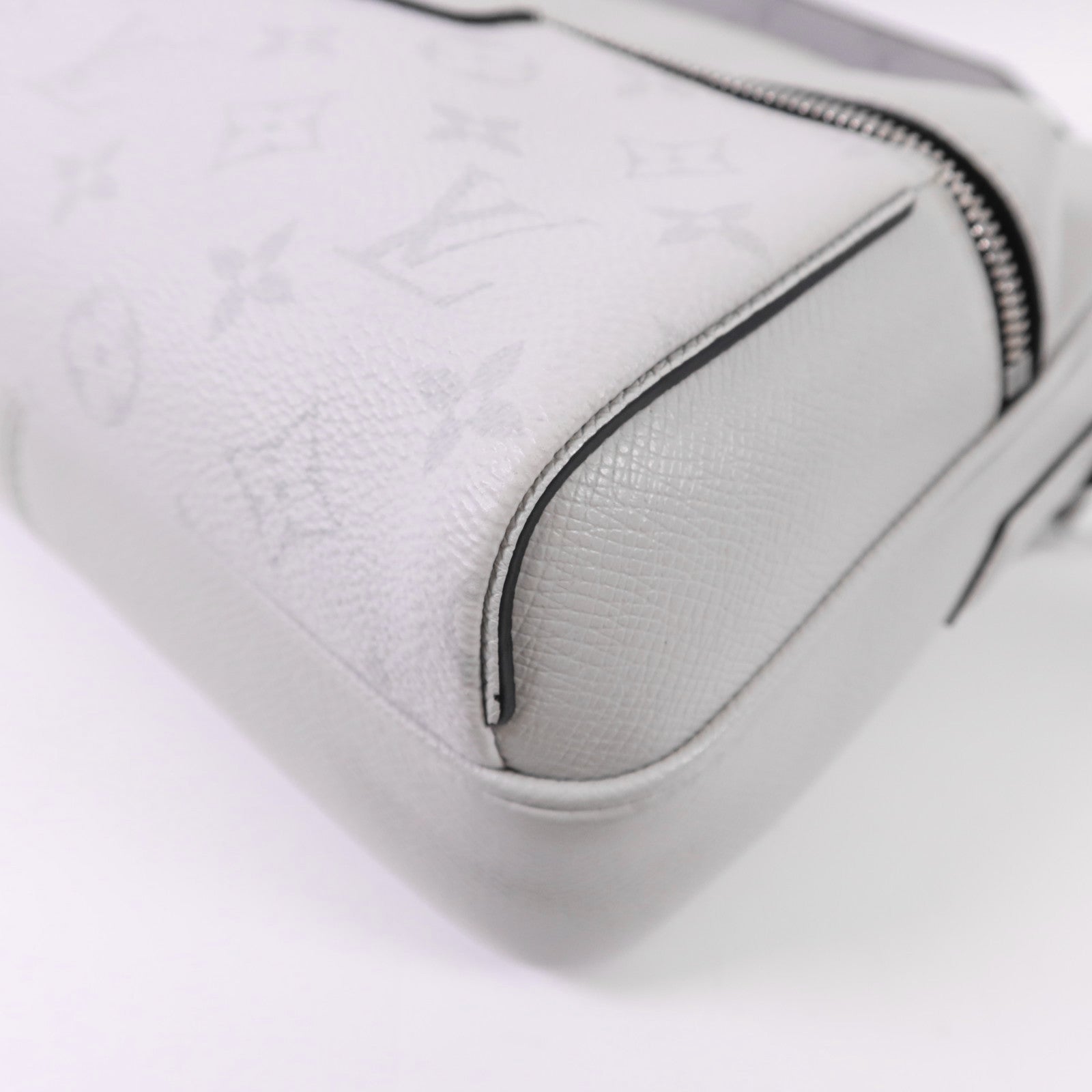 LOUIS VUITTON Taigarama Outdoor PM銀扣肩背袋