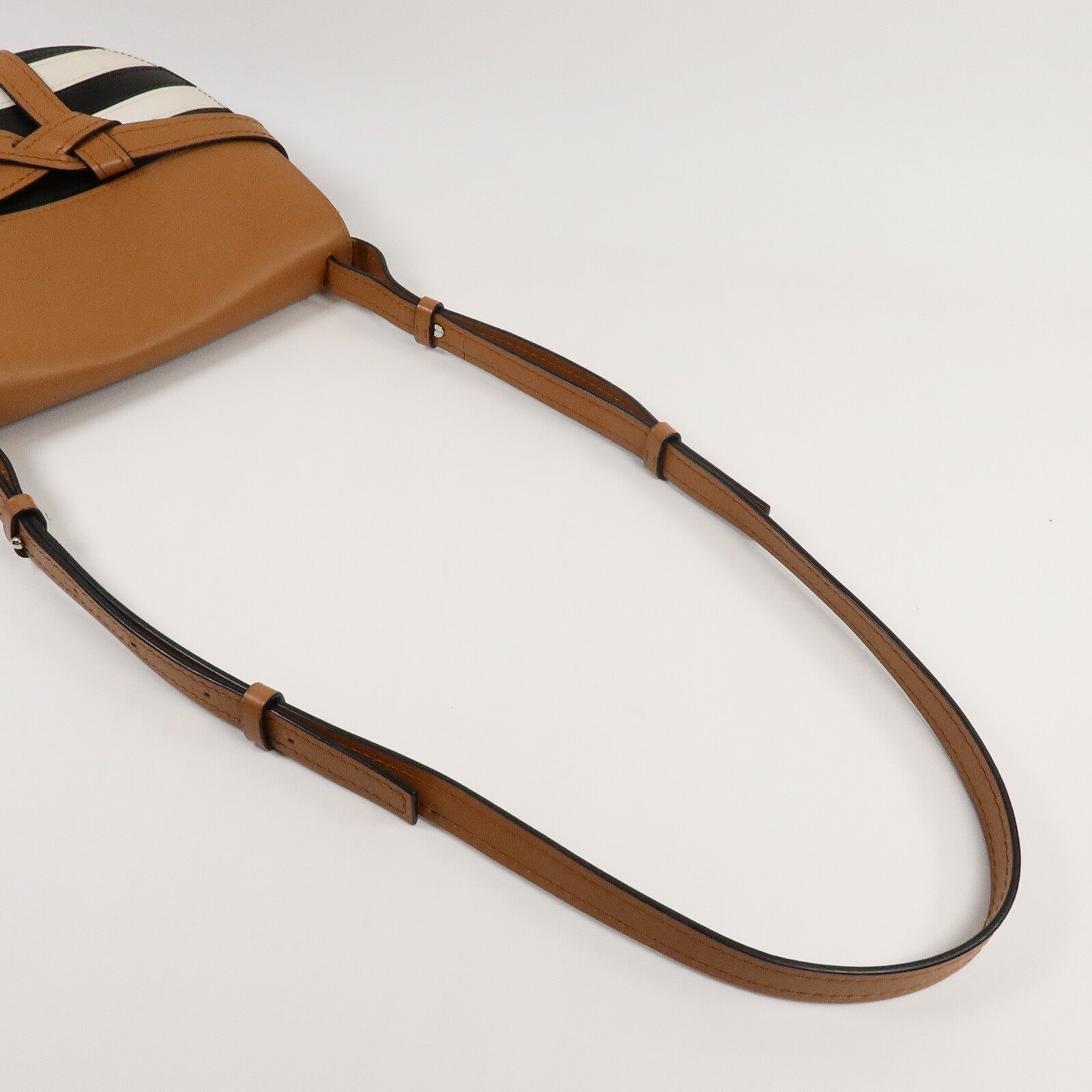 LOEWE 牛皮皮革Gate Medium肩背袋