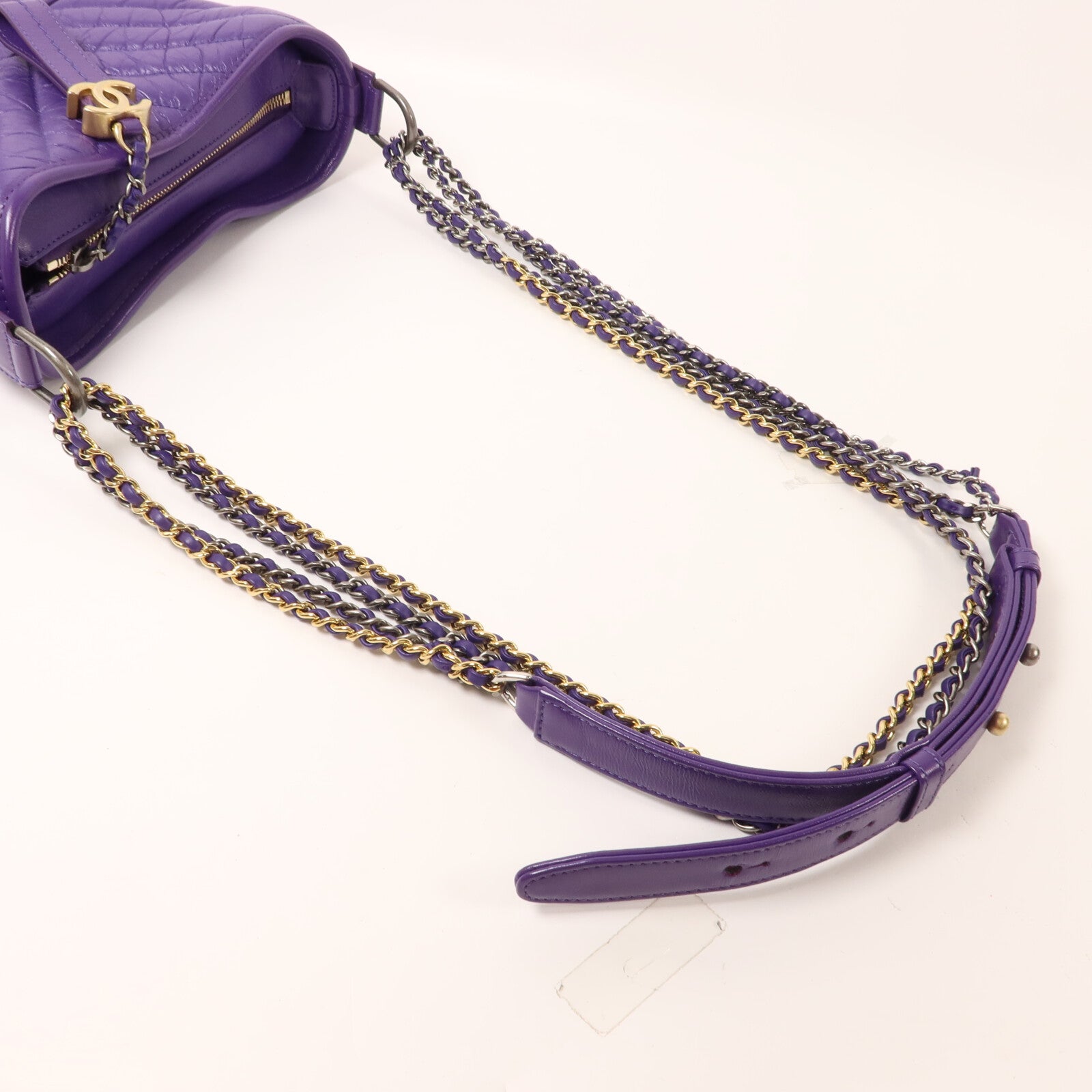 CHANEL 牛皮皮革Gabrielle Small Chevron鏈帶肩背袋