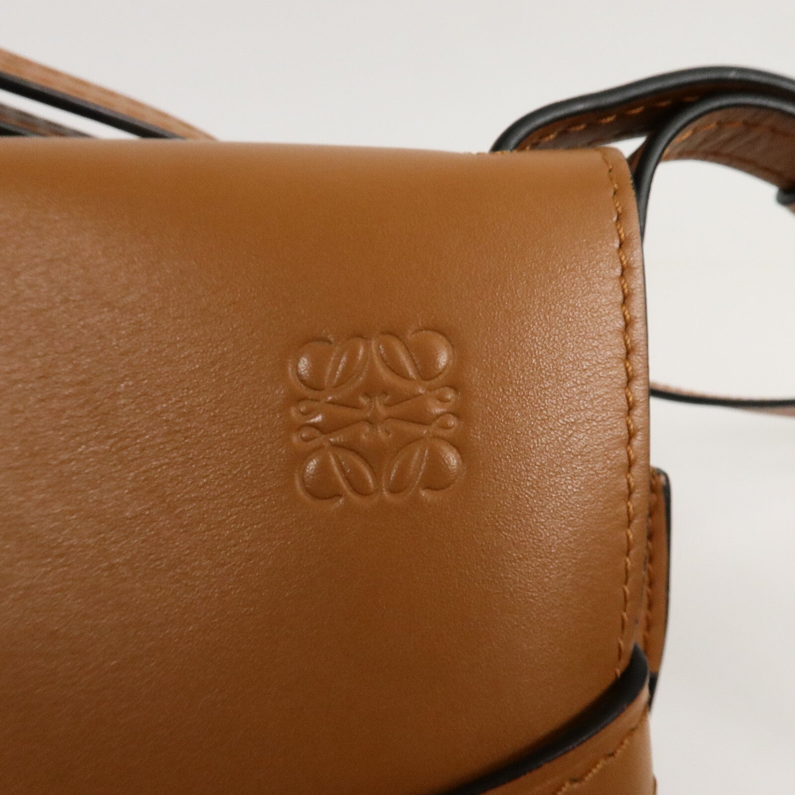 LOEWE 牛皮皮革Gate Medium肩背袋