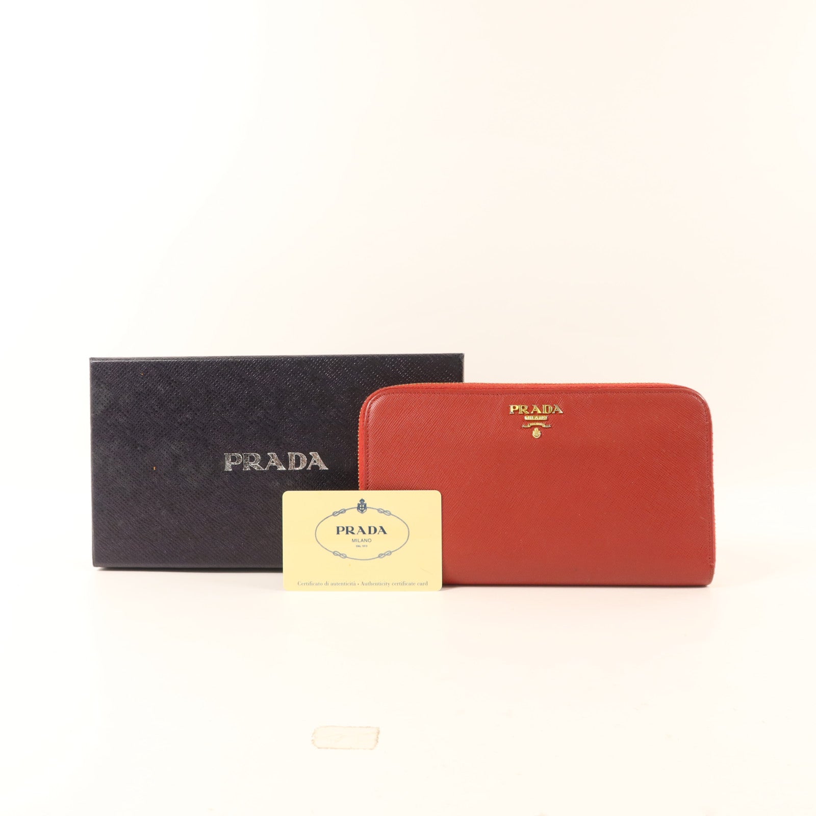 PRADA Saffiano皮革Long Round Wallet金扣長錢包