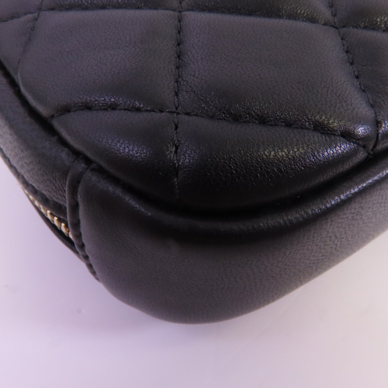 CHANEL 羊皮皮革Pouch金扣手拿包