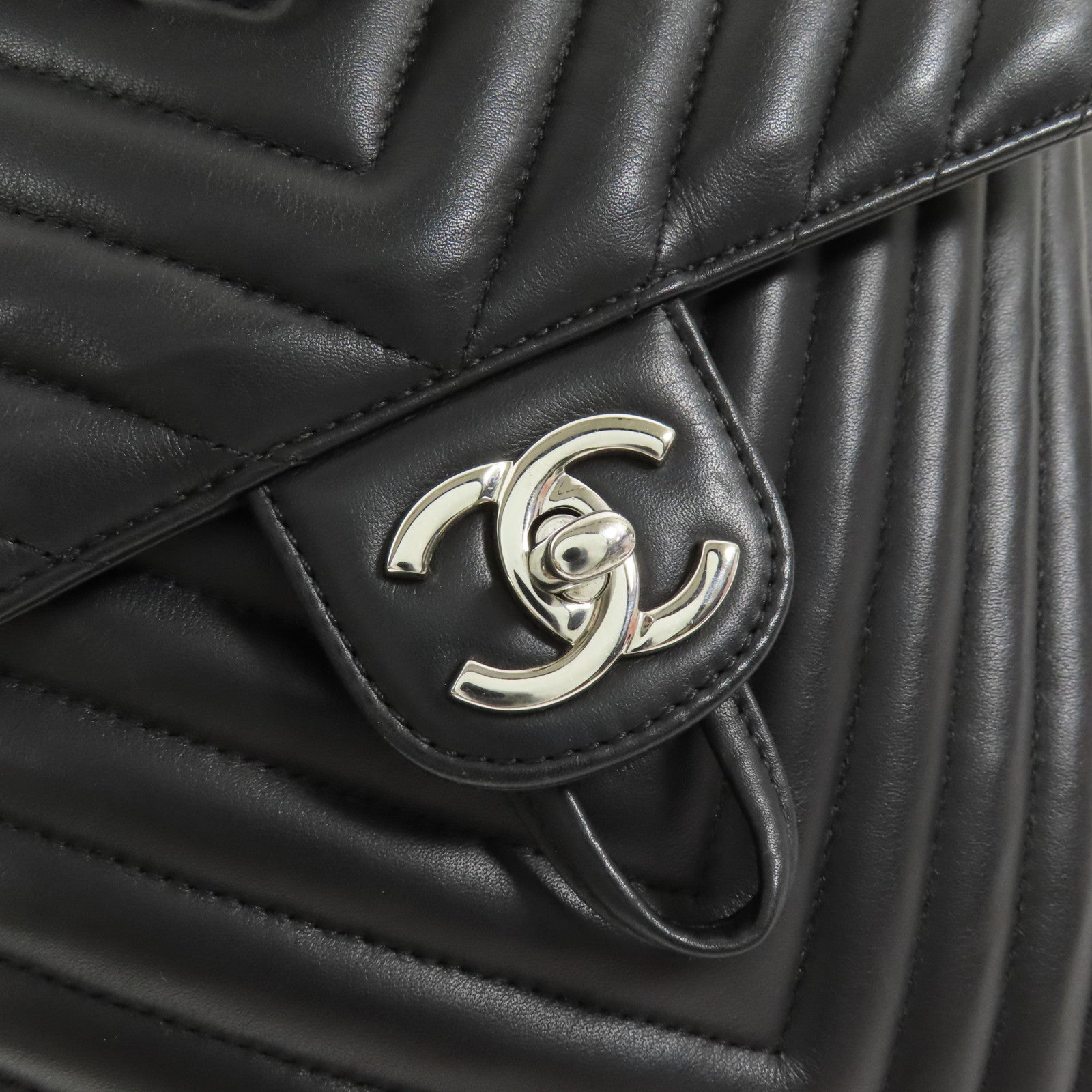 CHANEL 牛皮皮革Urban Spirit Backpack銀扣背包