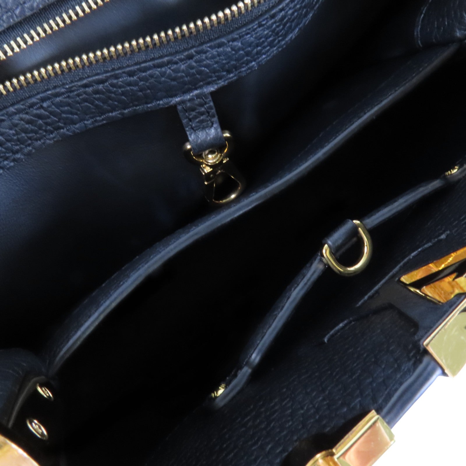 LOUIS VUITTON Taurillon Leather Capucines MM金扣手挽肩背兩用袋