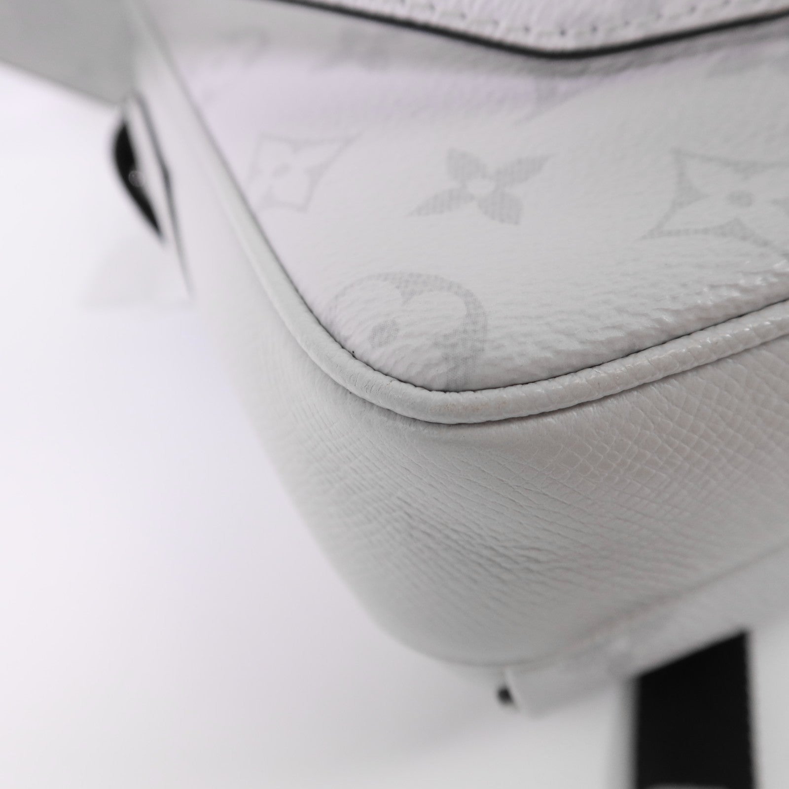 LOUIS VUITTON Taigarama Outdoor PM銀扣肩背袋