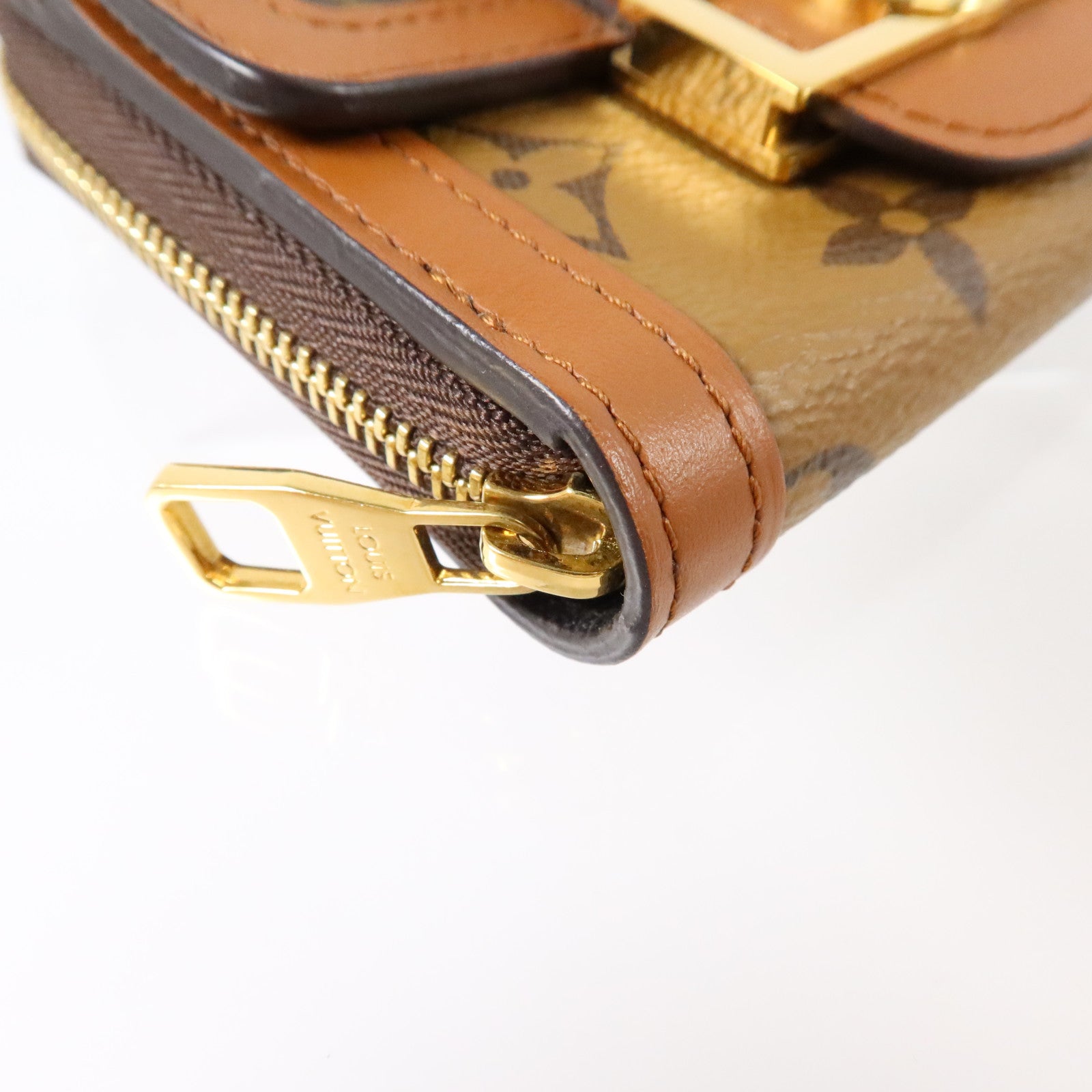 LOUIS VUITTON Monogram Reverse Micro Dauphine WOC金扣鏈帶肩背袋