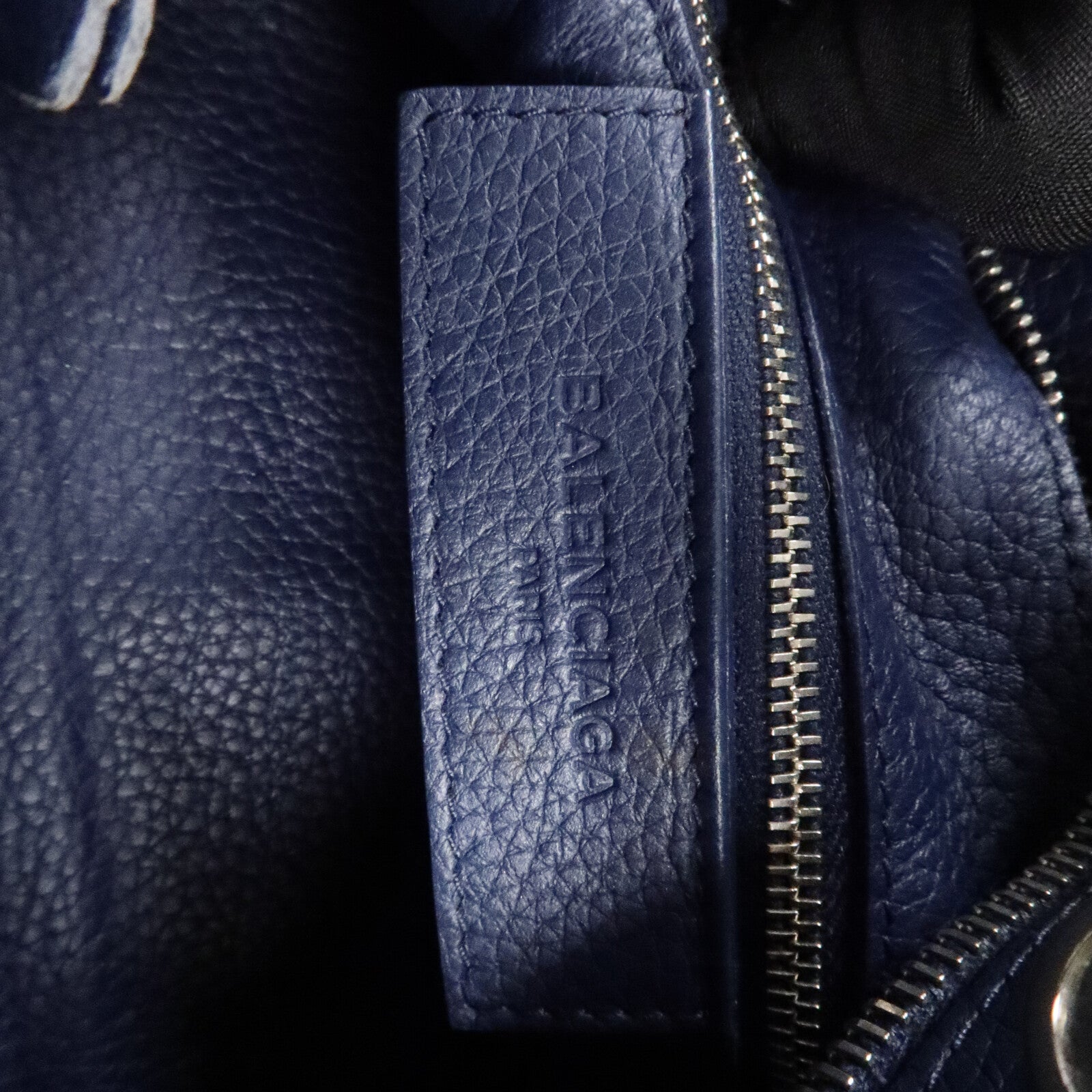 BALENCIAGA 牛皮皮革Blackout City手挽肩背兩用袋