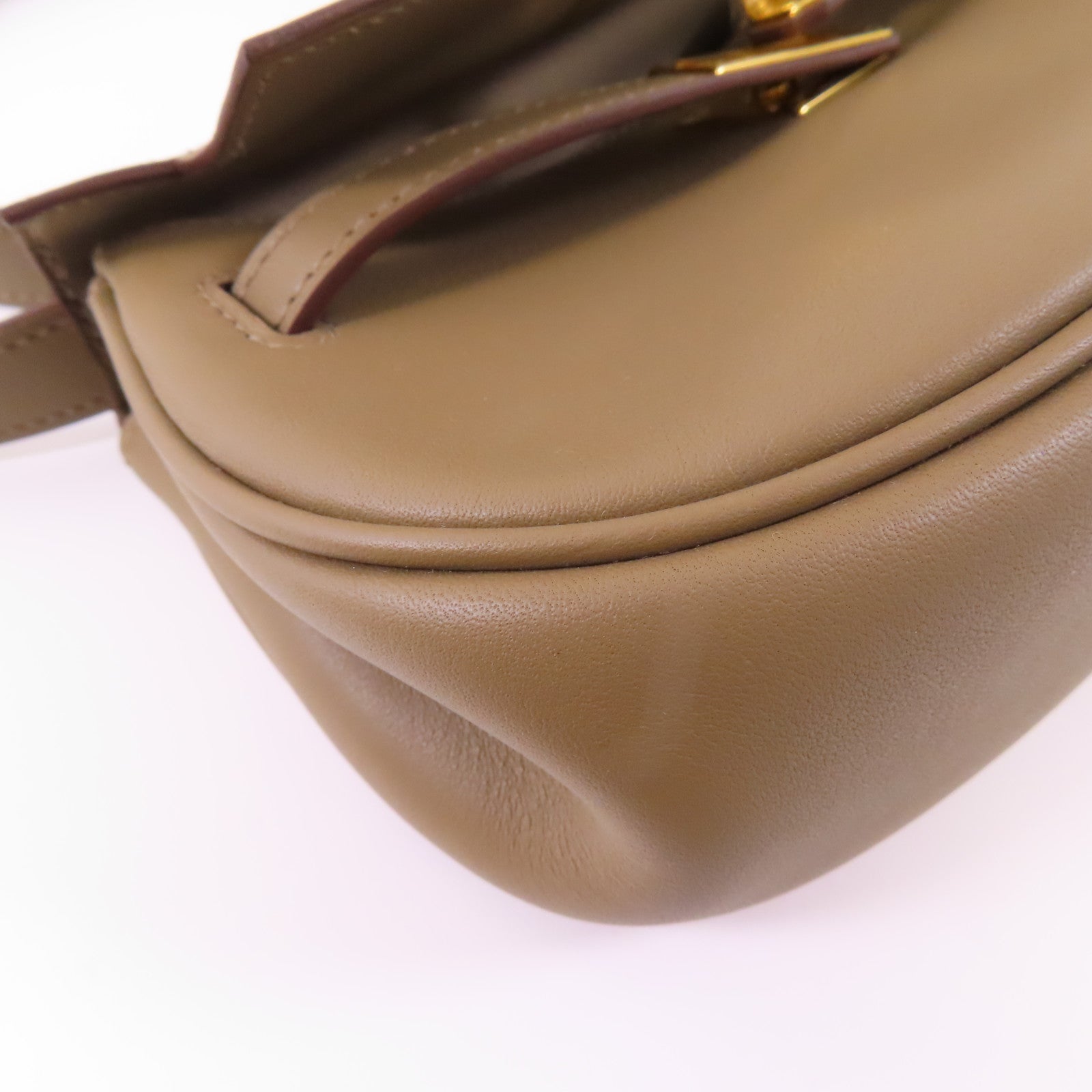 HERMES 【激減優惠】Veau Swift皮革Kelly Moove金扣肩背袋Etoupe