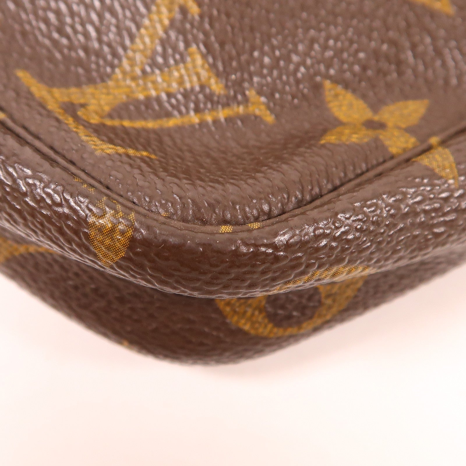 LOUIS VUITTON Monogram Pochette Accessoires金扣手拿包棕色