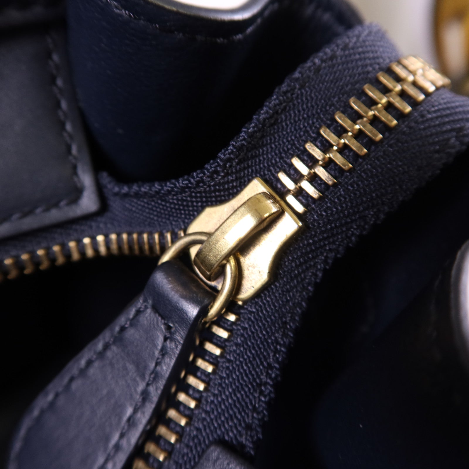 CELINE 牛皮皮革Micro Luggage金扣手挽袋