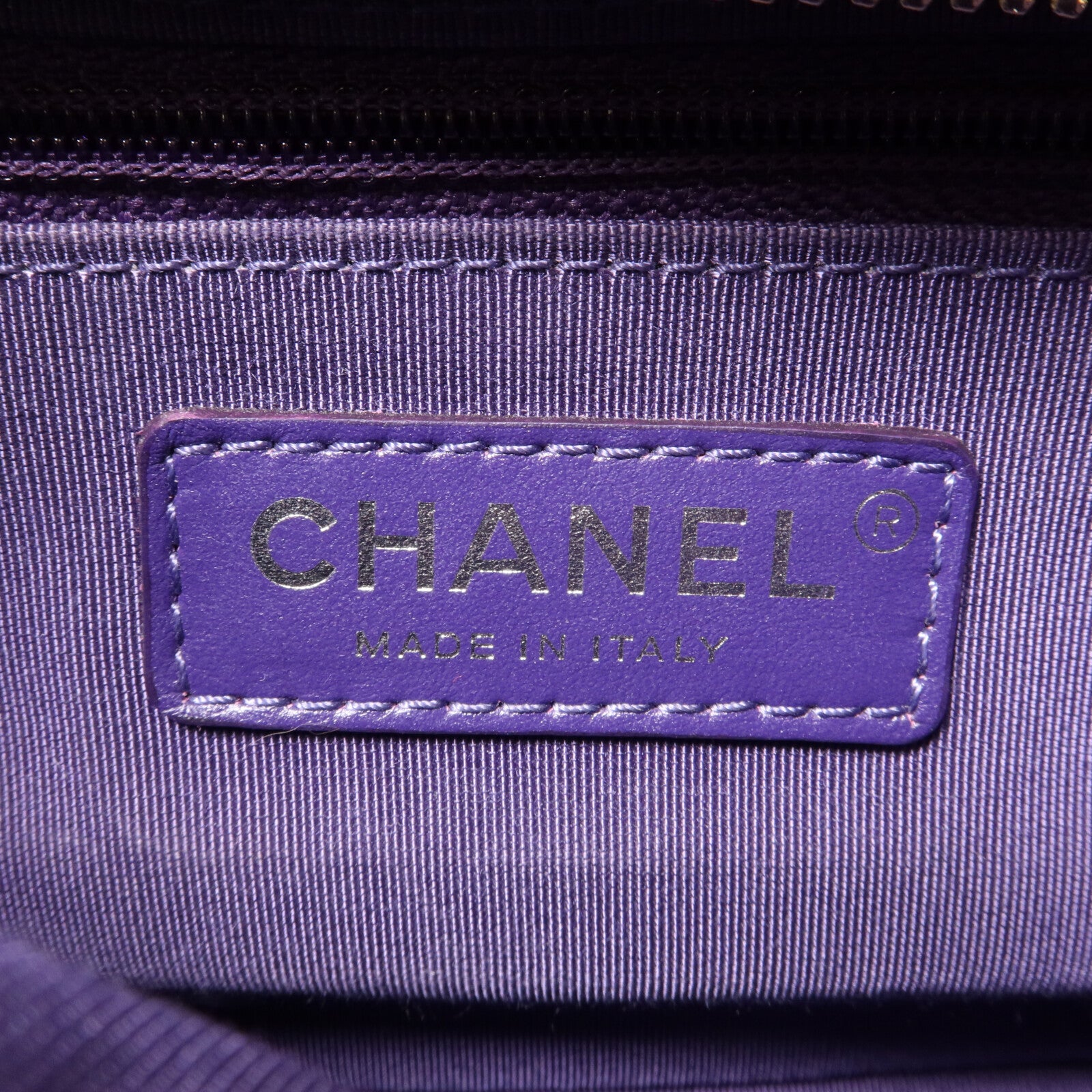 CHANEL 牛皮皮革Gabrielle Small Chevron鏈帶肩背袋